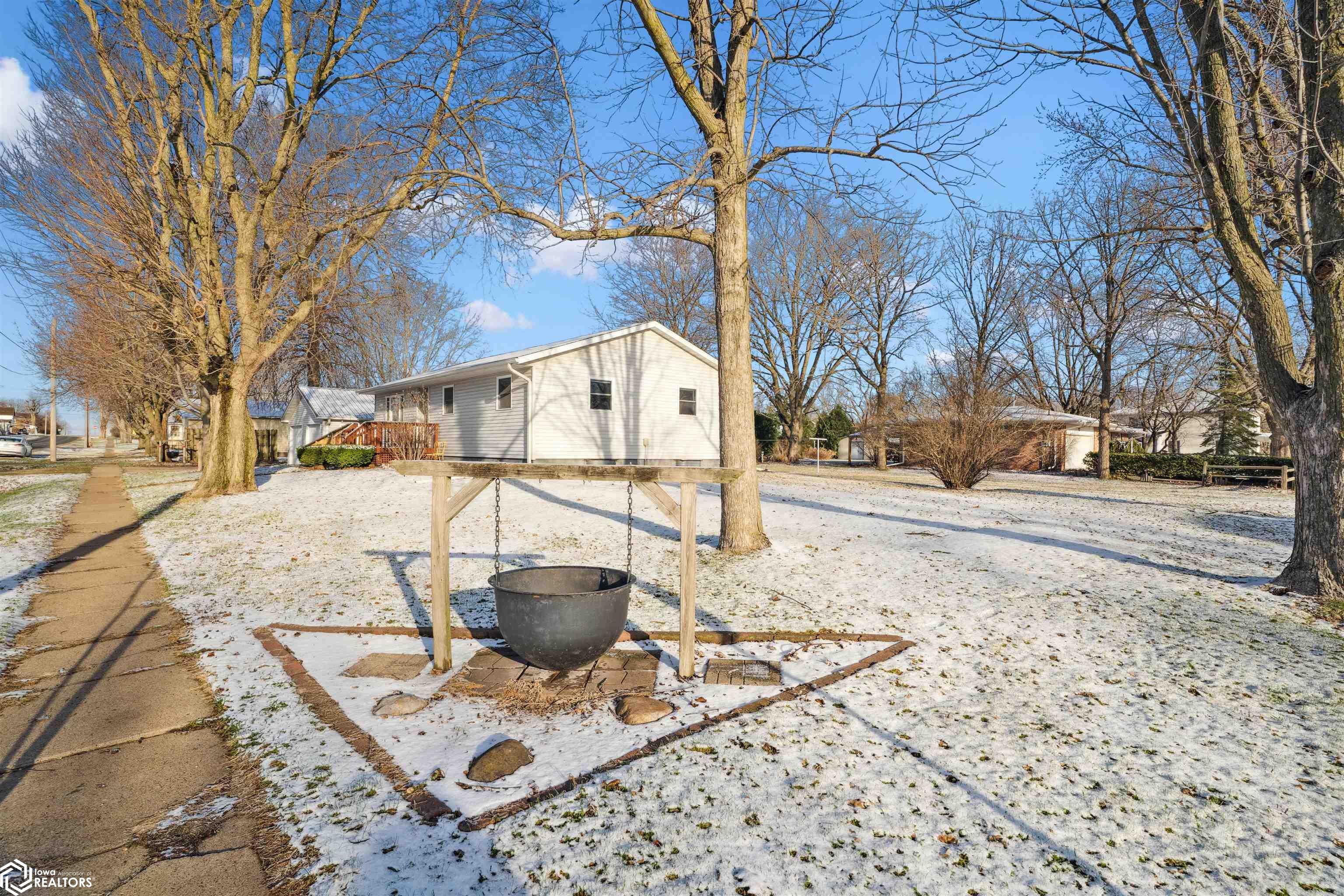 206 E Jackson St, Grandview, Iowa image 3