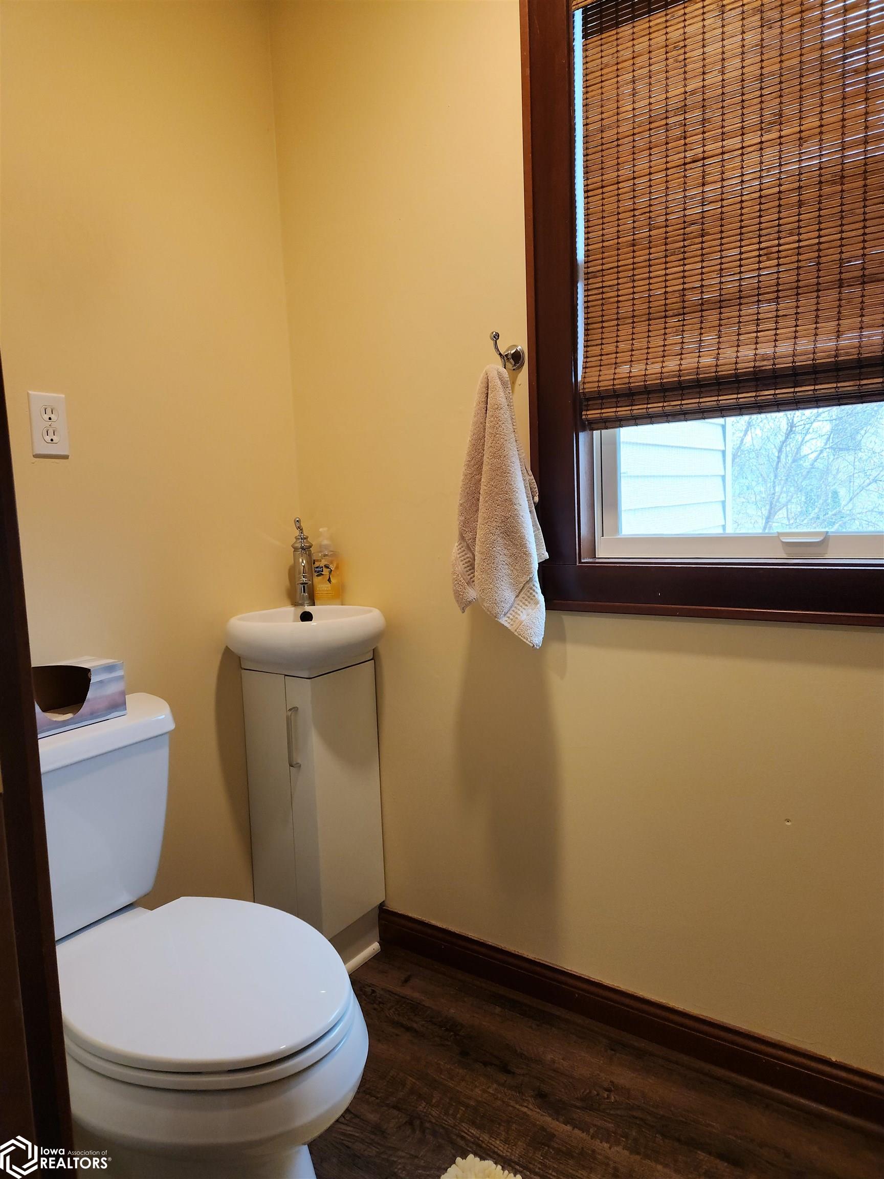 1003 East Street, Grinnell, Iowa image 16