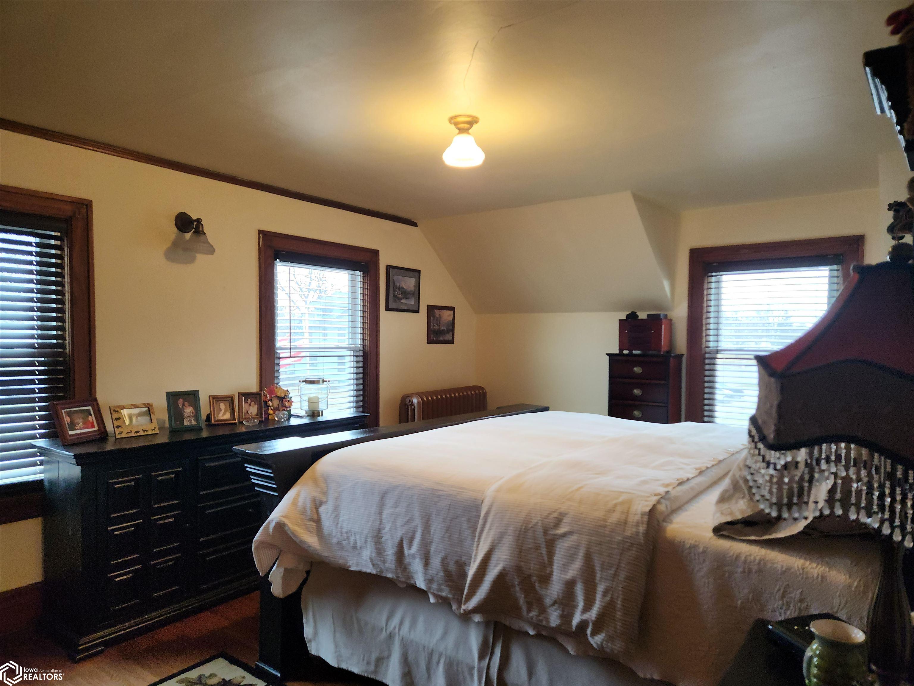 1003 East Street, Grinnell, Iowa image 20