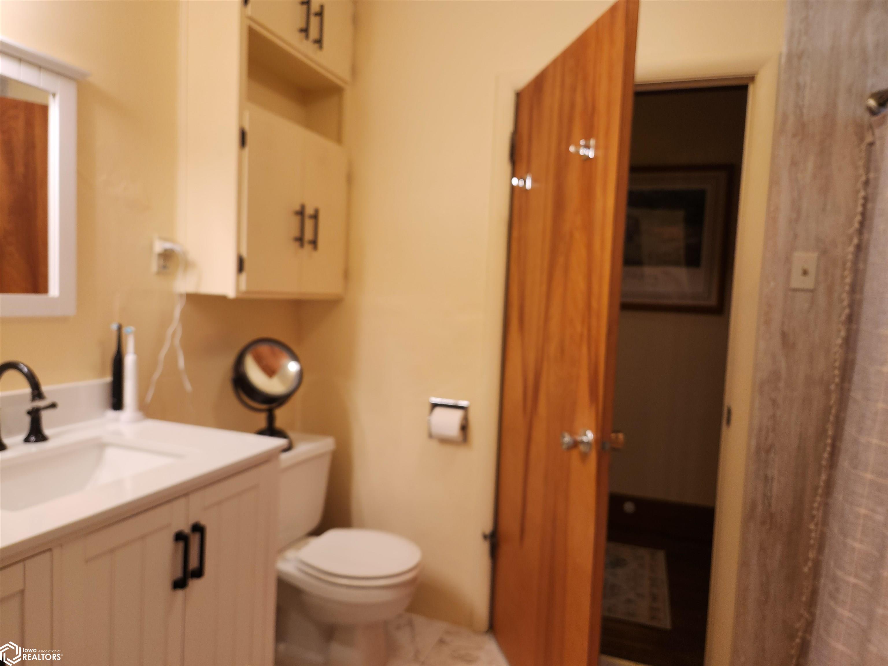 1003 East Street, Grinnell, Iowa image 31