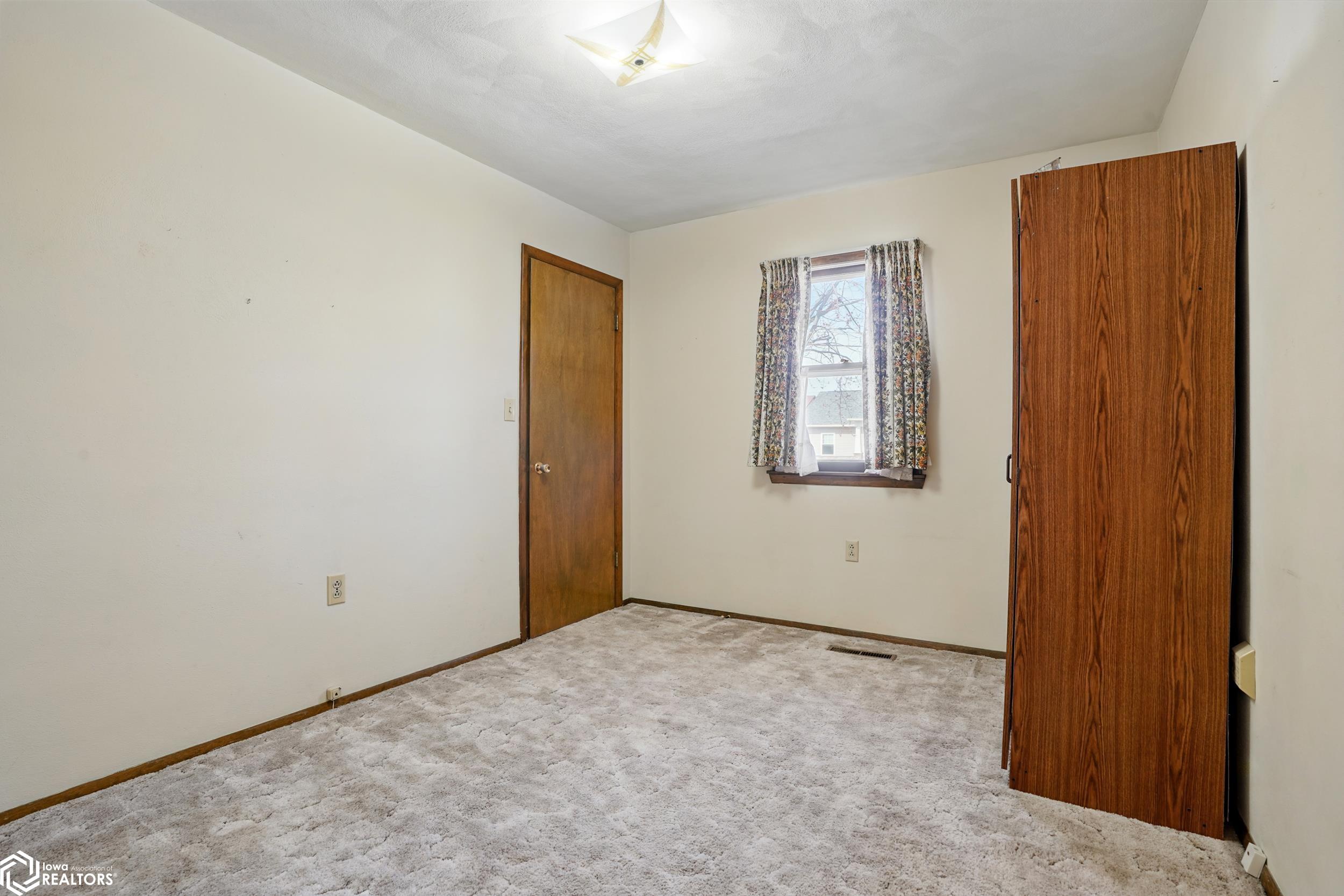 1406 N 4th Avenue, Washington, Iowa image 11