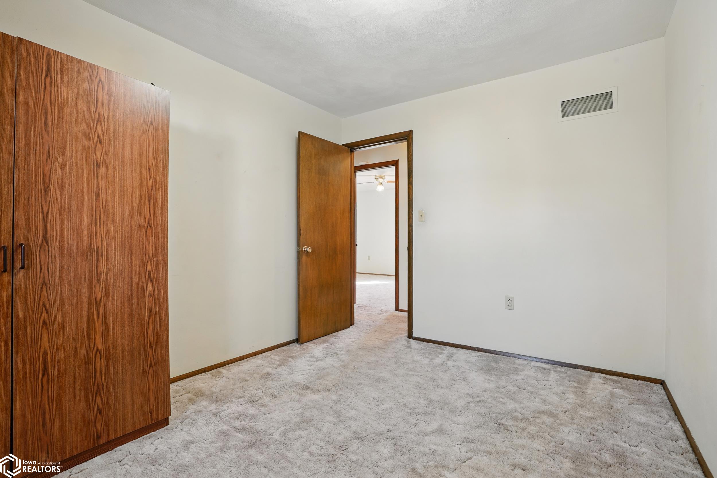 1406 N 4th Avenue, Washington, Iowa image 12