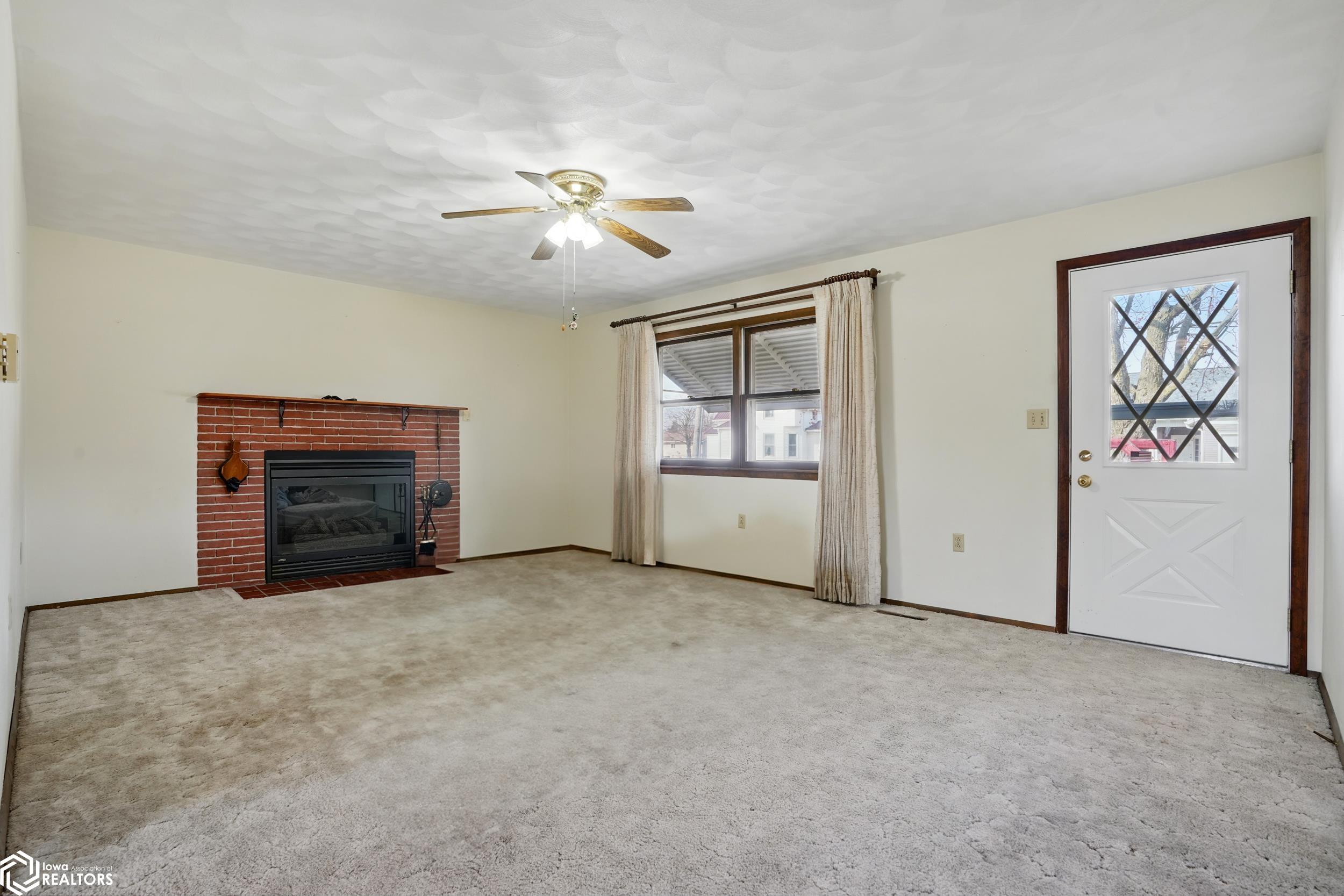 1406 N 4th Avenue, Washington, Iowa image 3