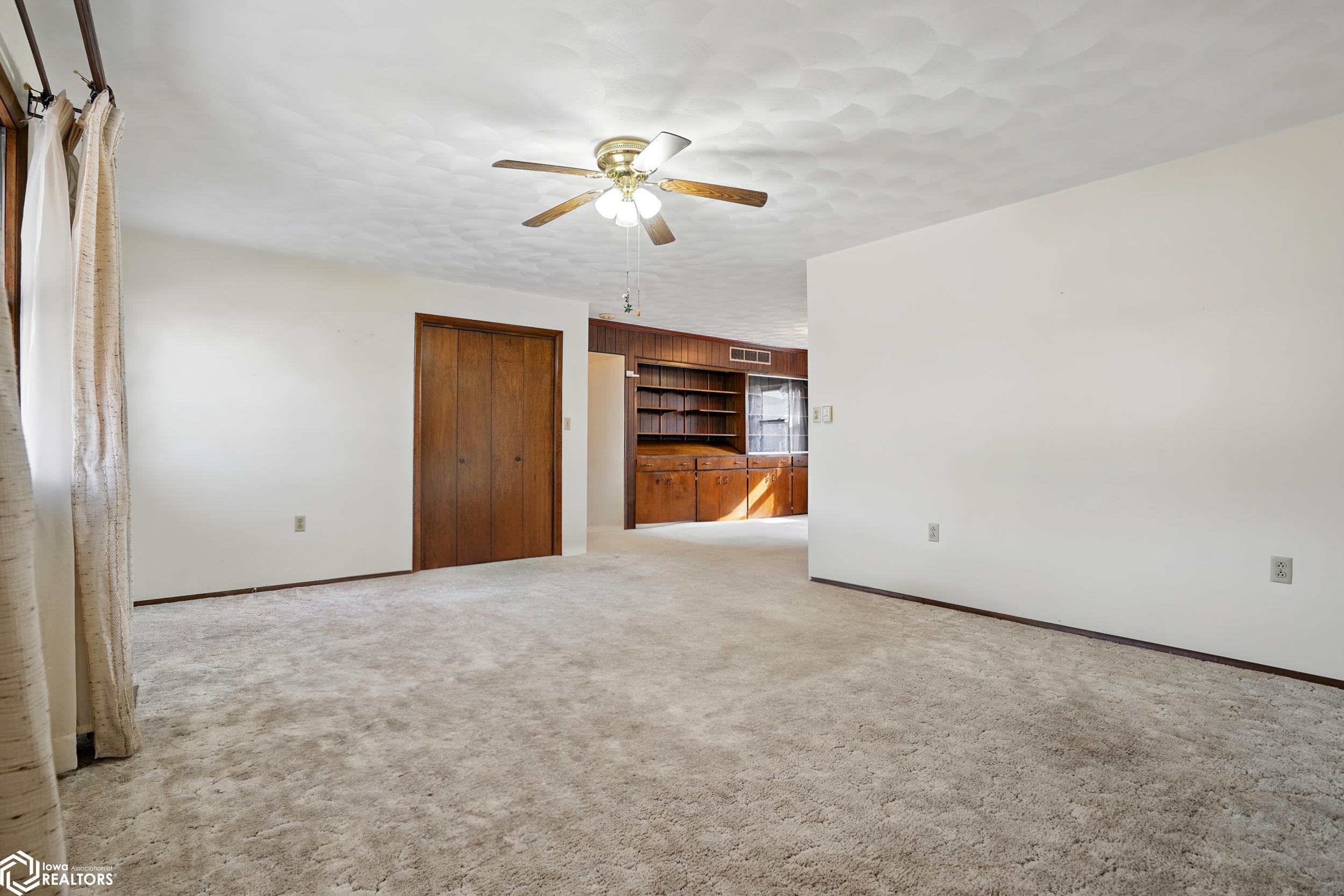 1406 N 4th Avenue, Washington, Iowa image 4