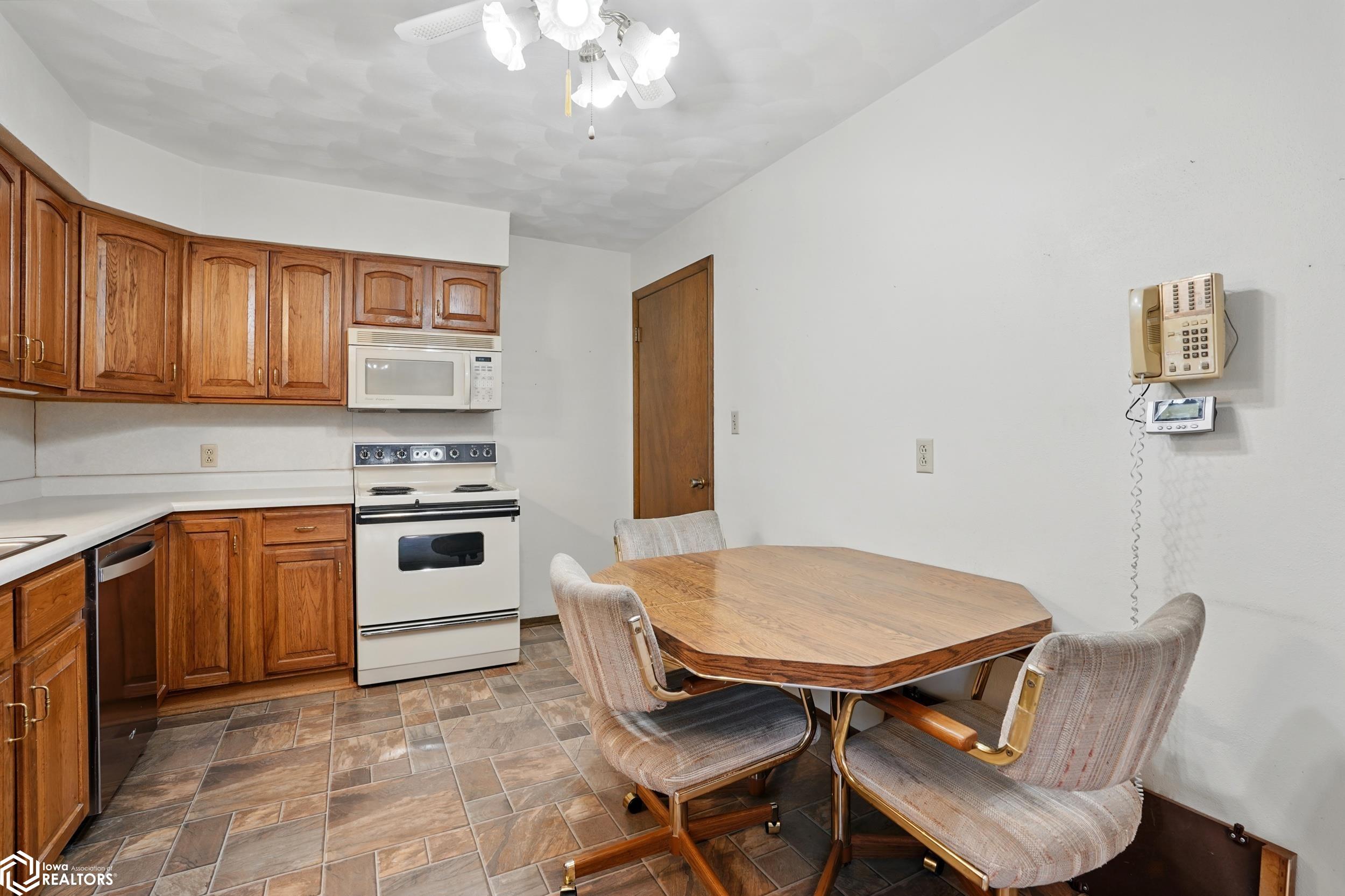 1406 N 4th Avenue, Washington, Iowa image 36