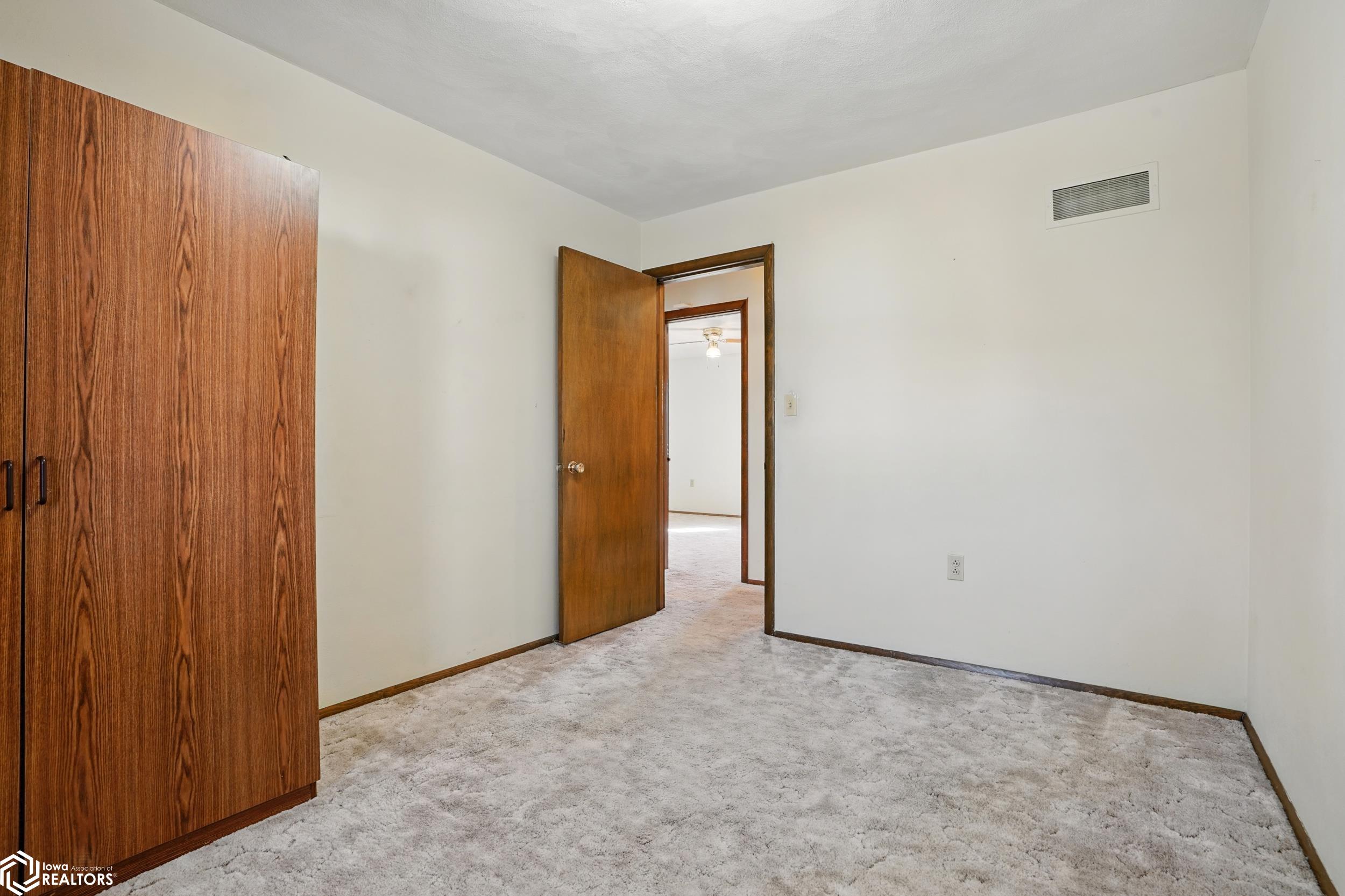 1406 N 4th Avenue, Washington, Iowa image 42