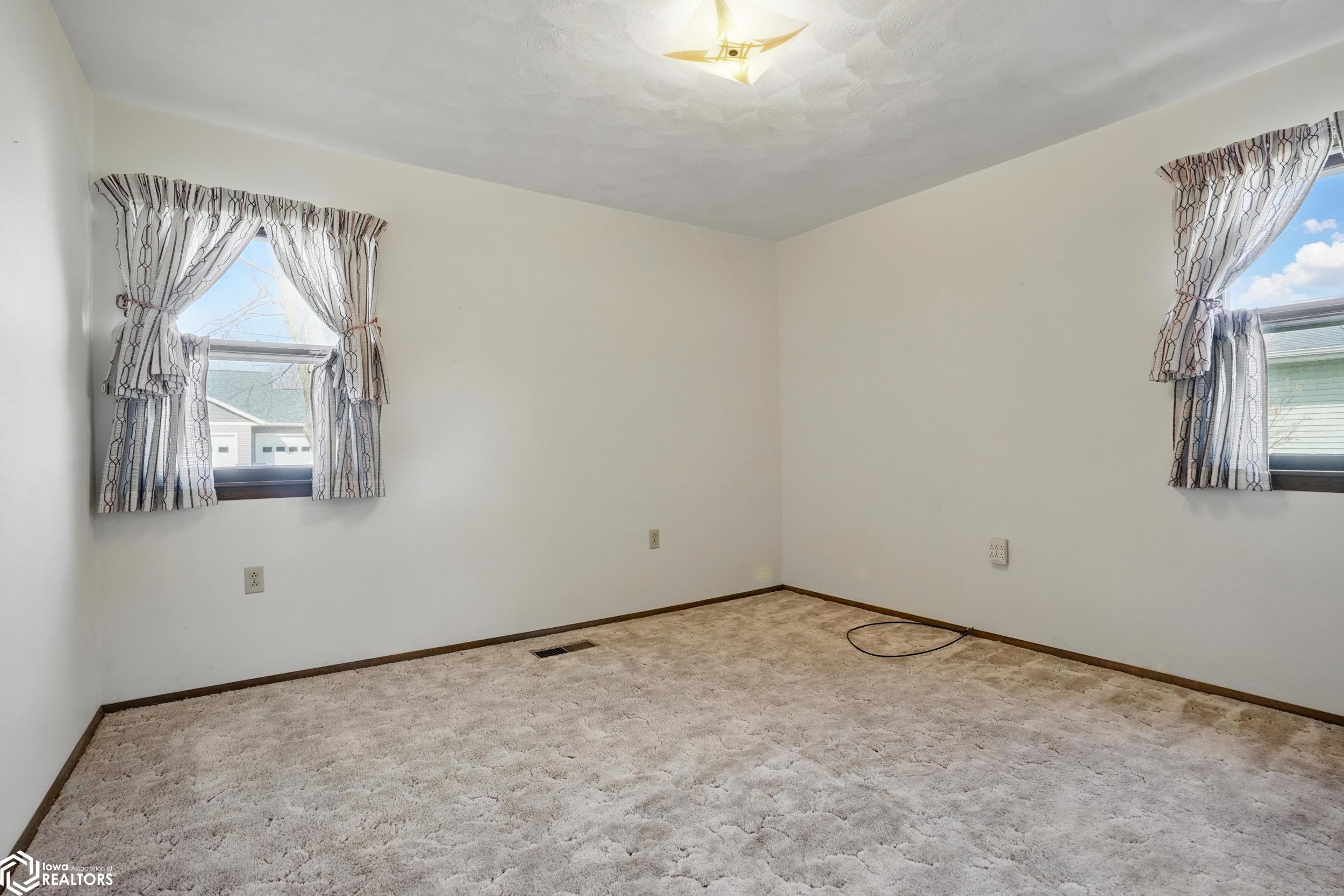 1406 N 4th Avenue, Washington, Iowa image 43
