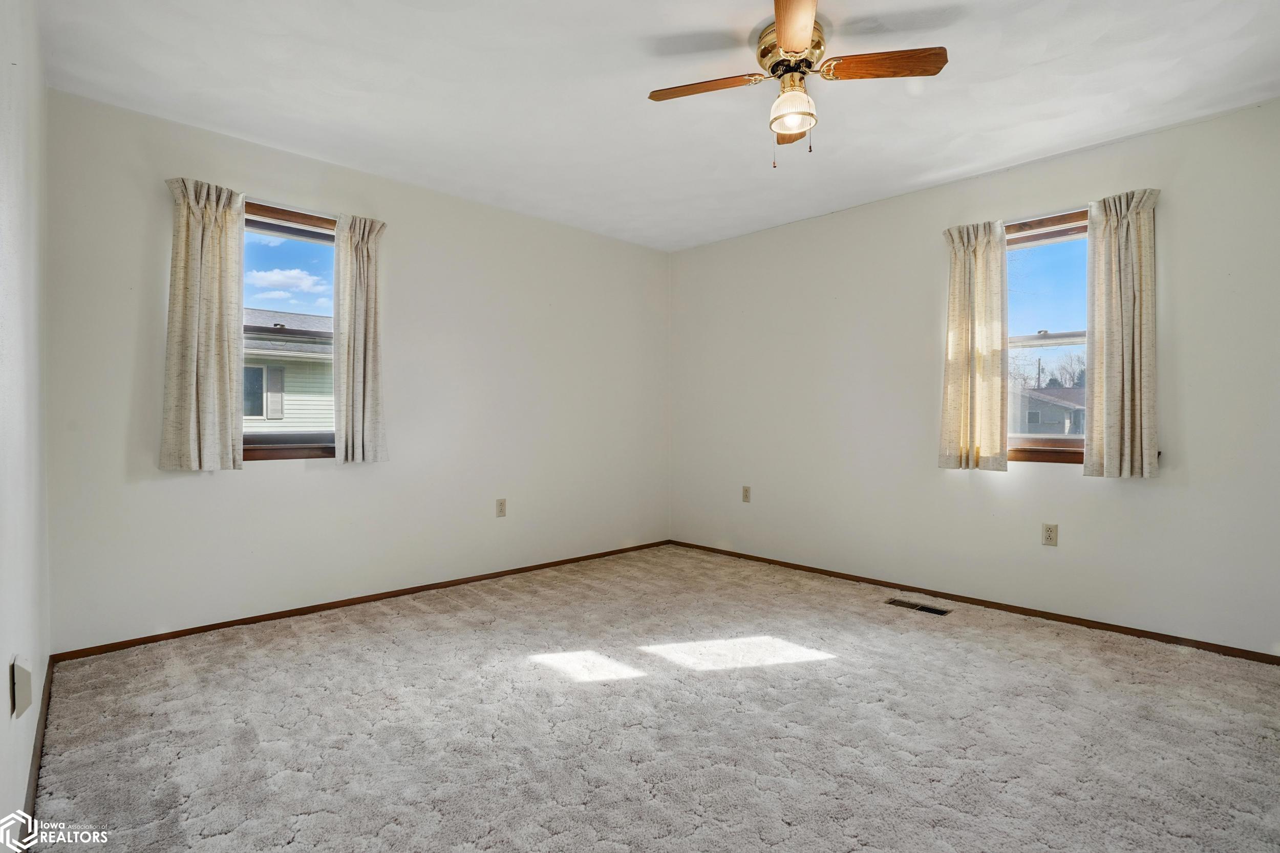 1406 N 4th Avenue, Washington, Iowa image 45