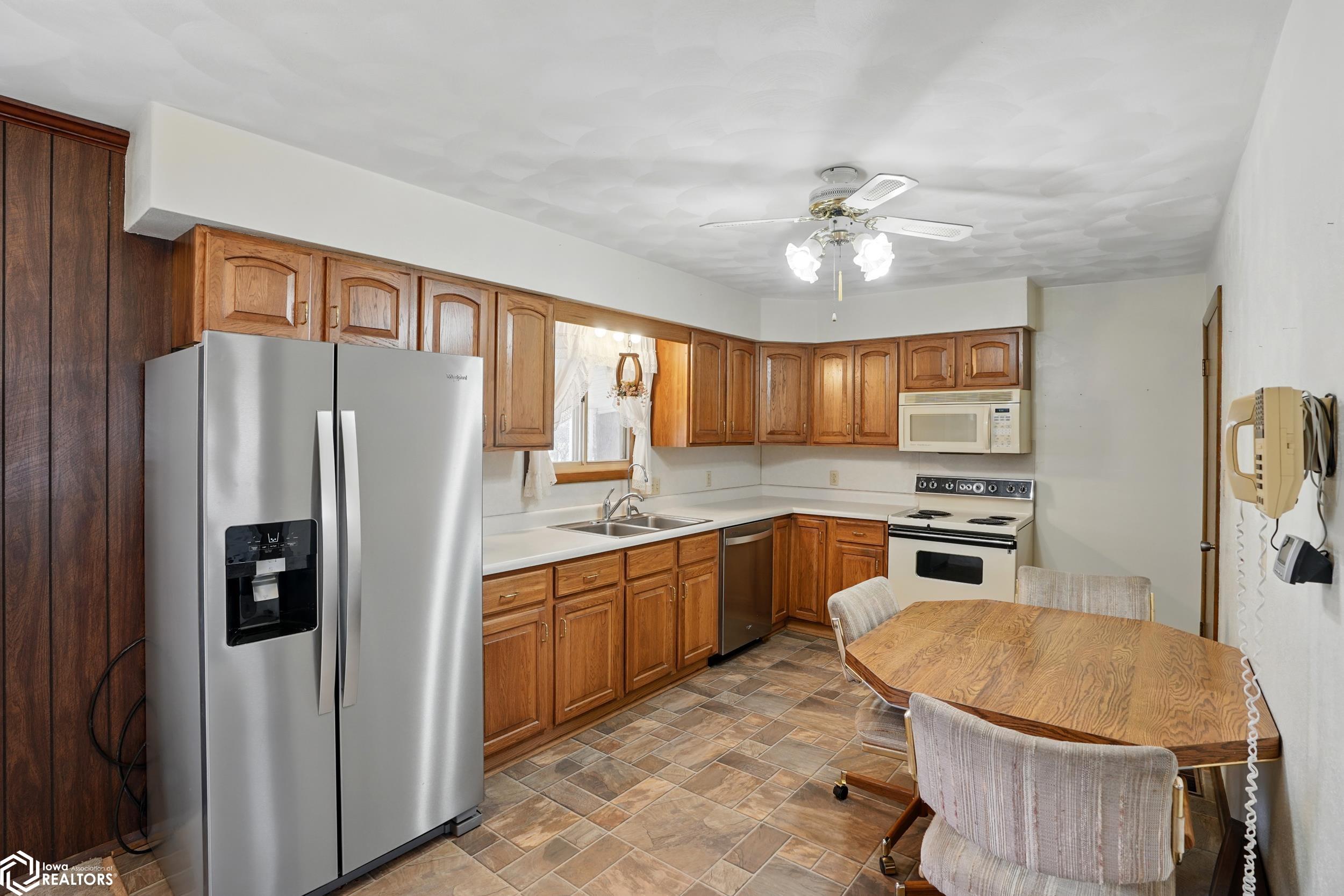 1406 N 4th Avenue, Washington, Iowa image 8