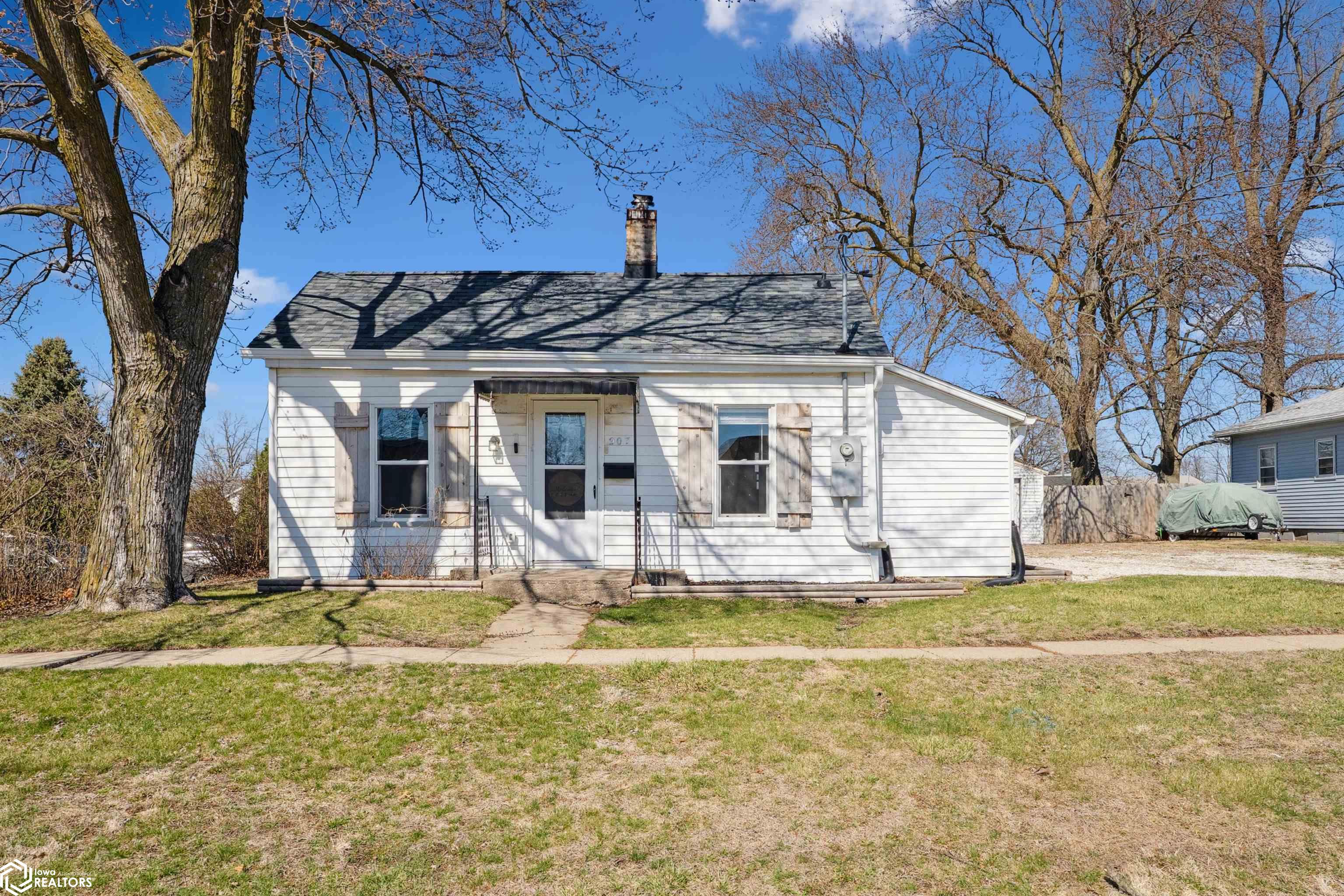 907 E Monroe, Mount Pleasant, Iowa image 1