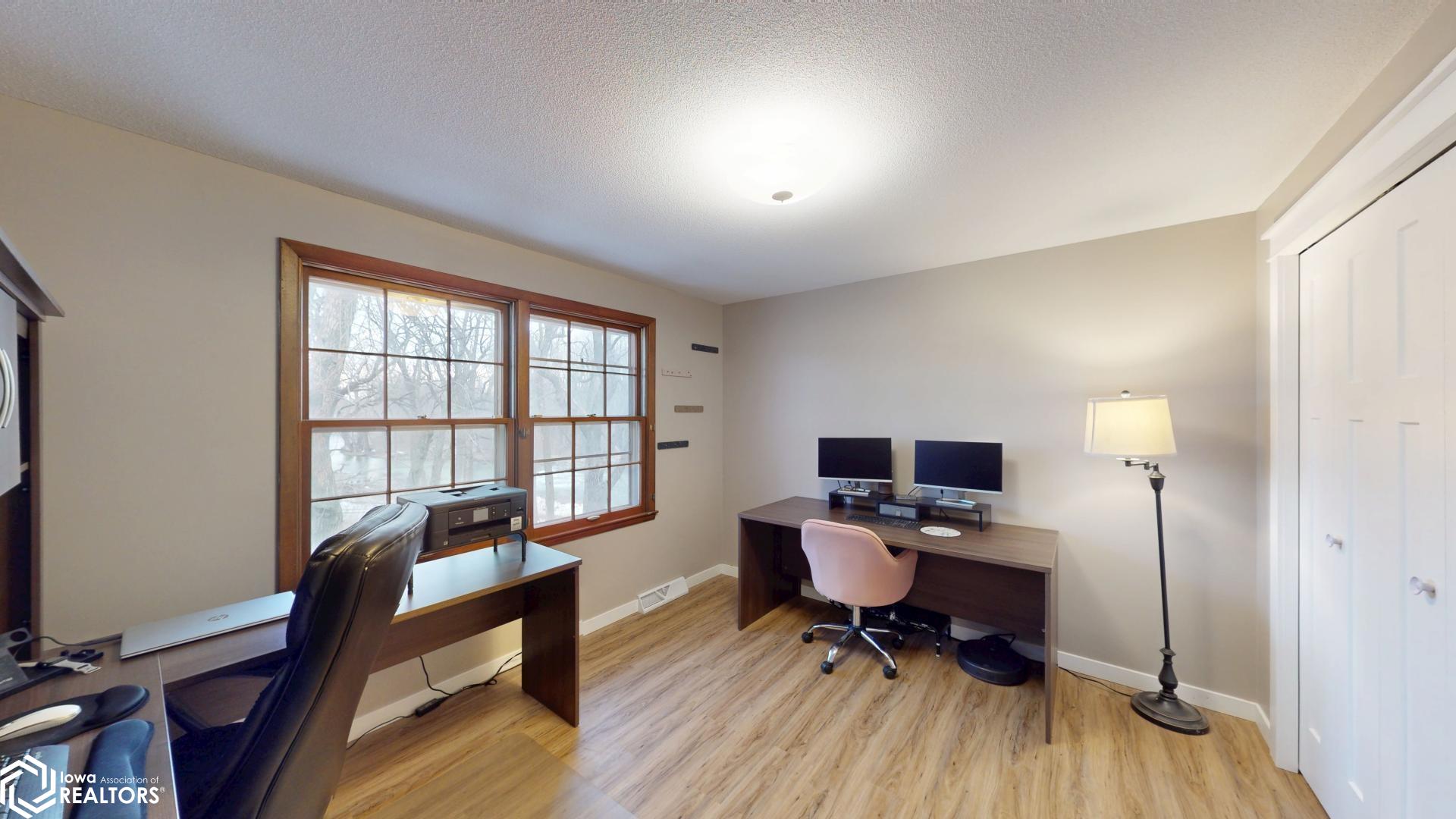 104 N Illinois, Mason City, Iowa image 31