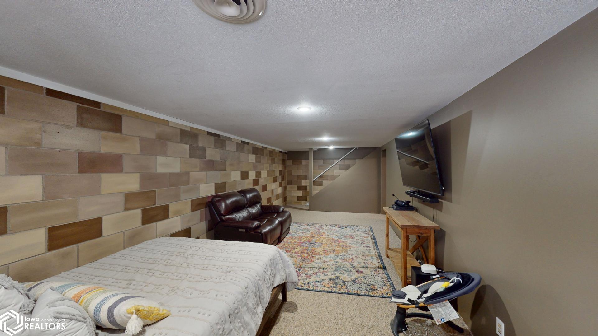 104 N Illinois, Mason City, Iowa image 32