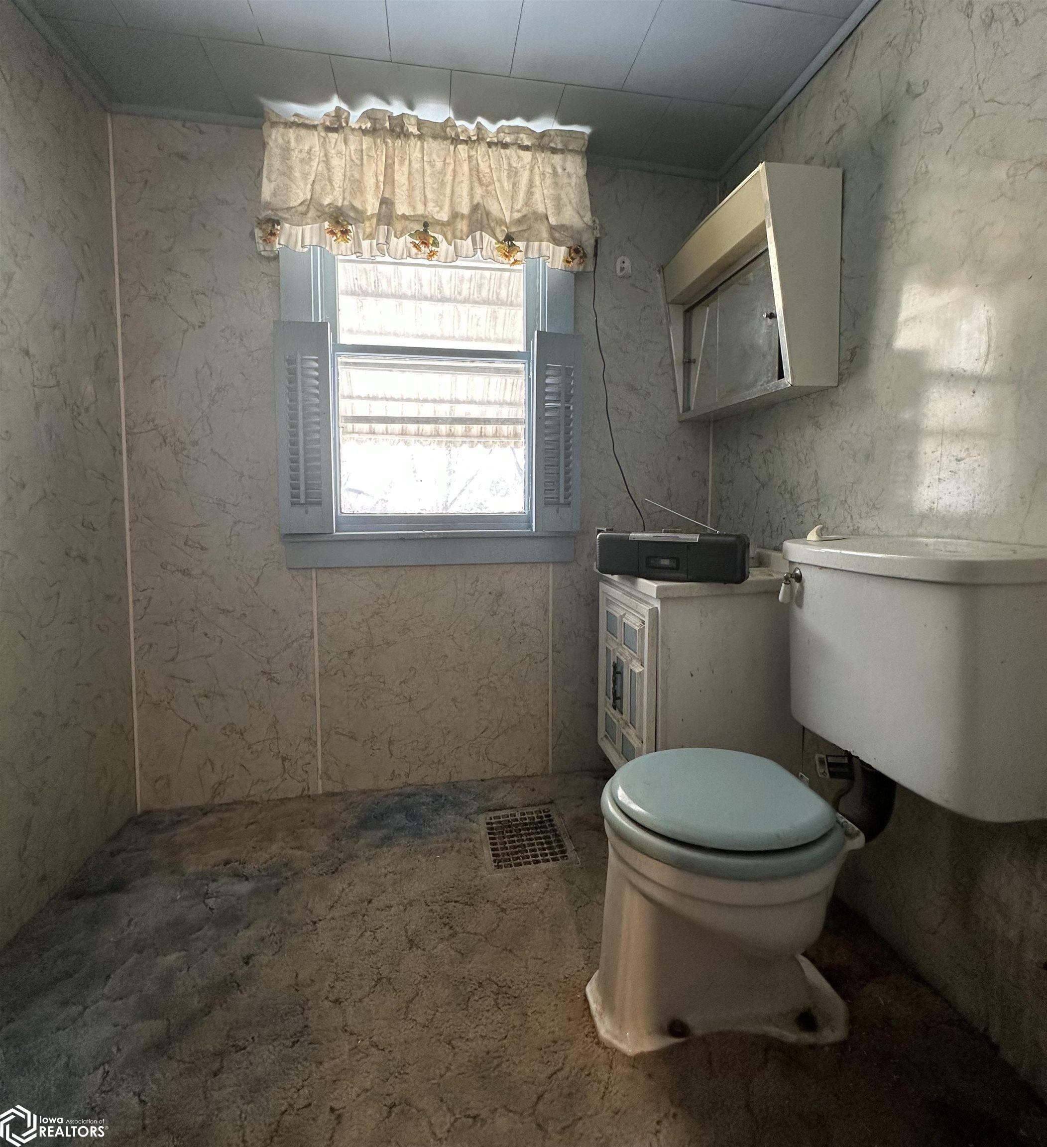 2611 Sunnyside Avenue, Burlington, Iowa image 17