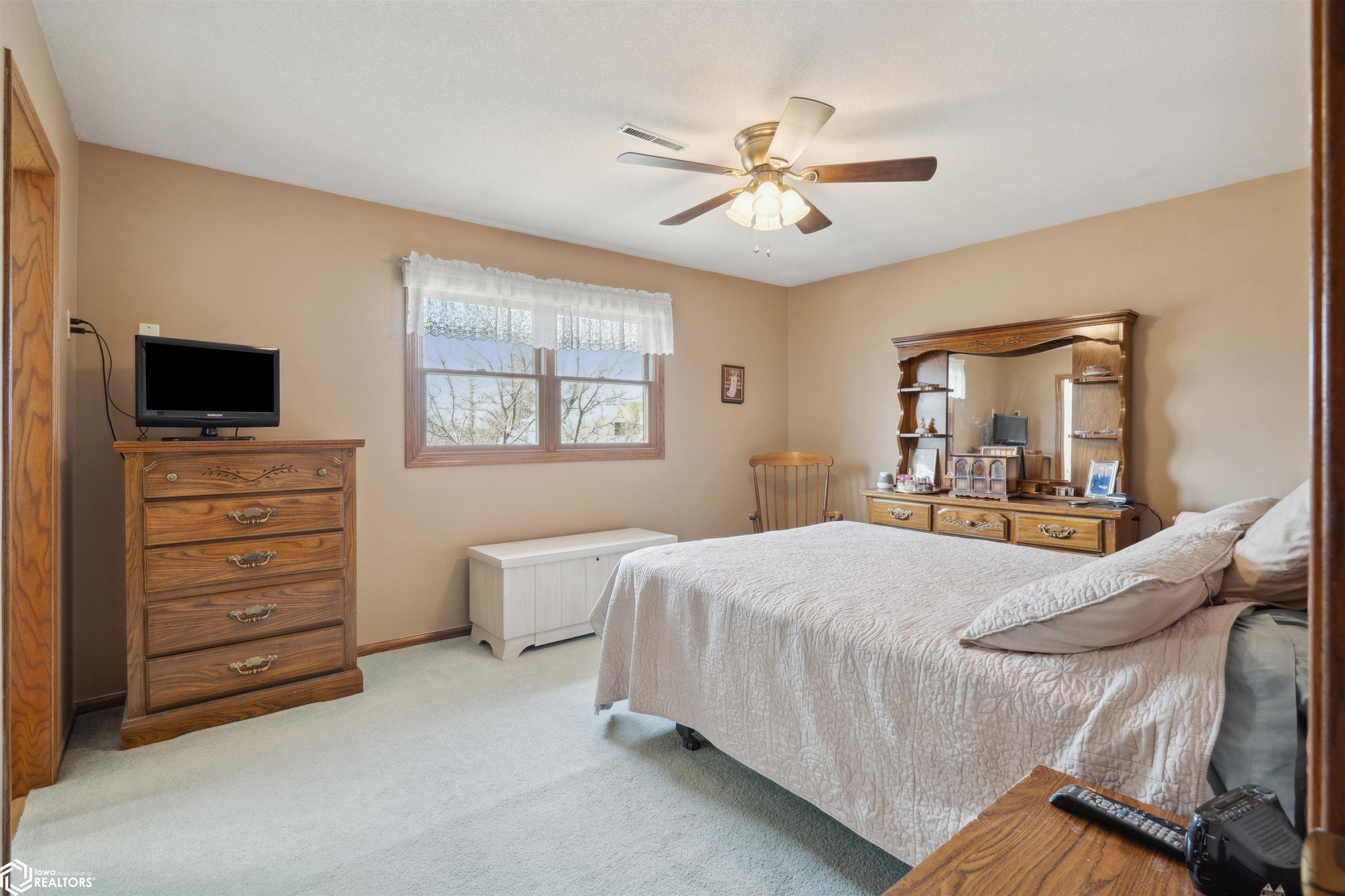 1829 Stoecker Street, Grinnell, Iowa image 20