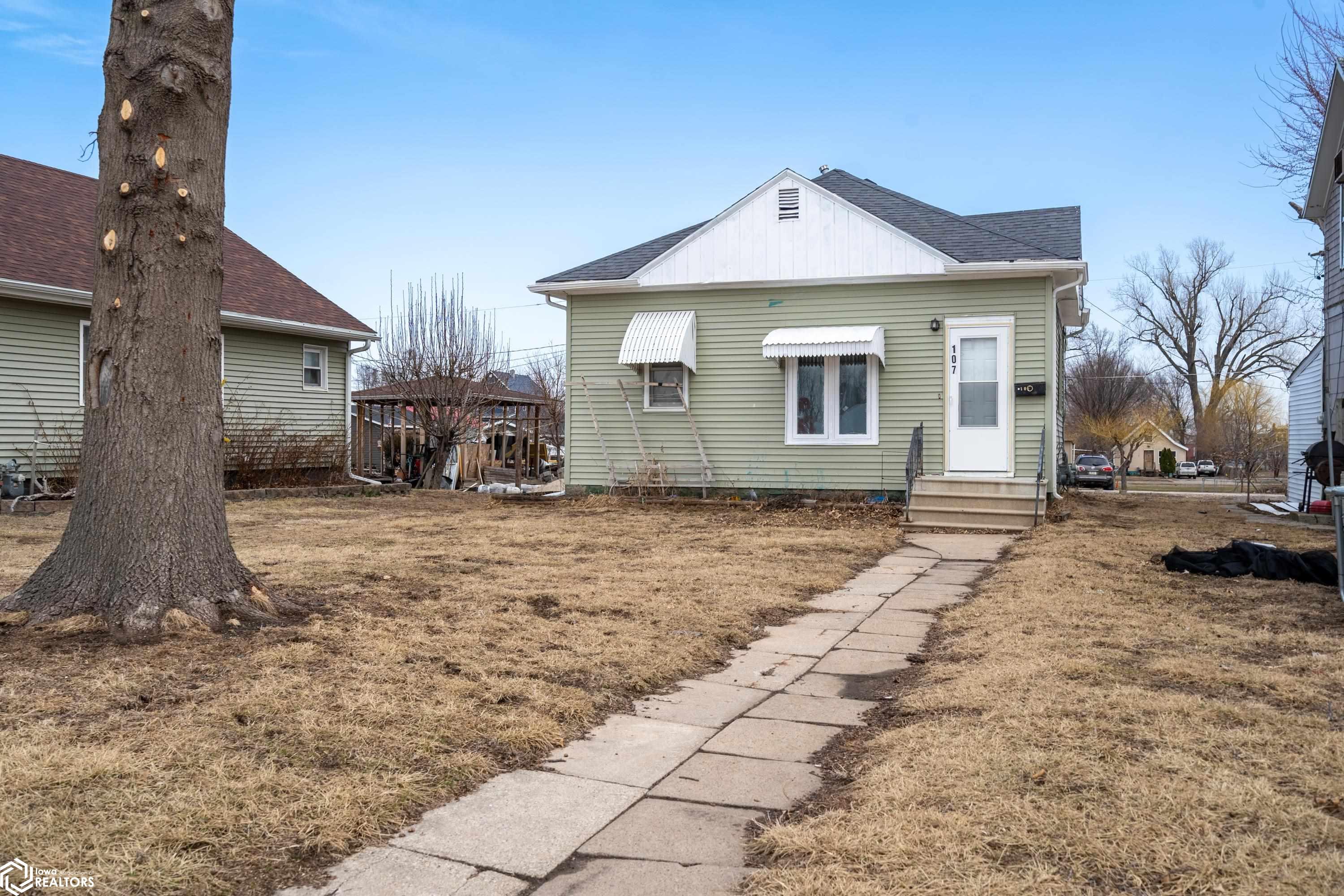 107 N 9th Avenue, Marshalltown, Iowa image 2