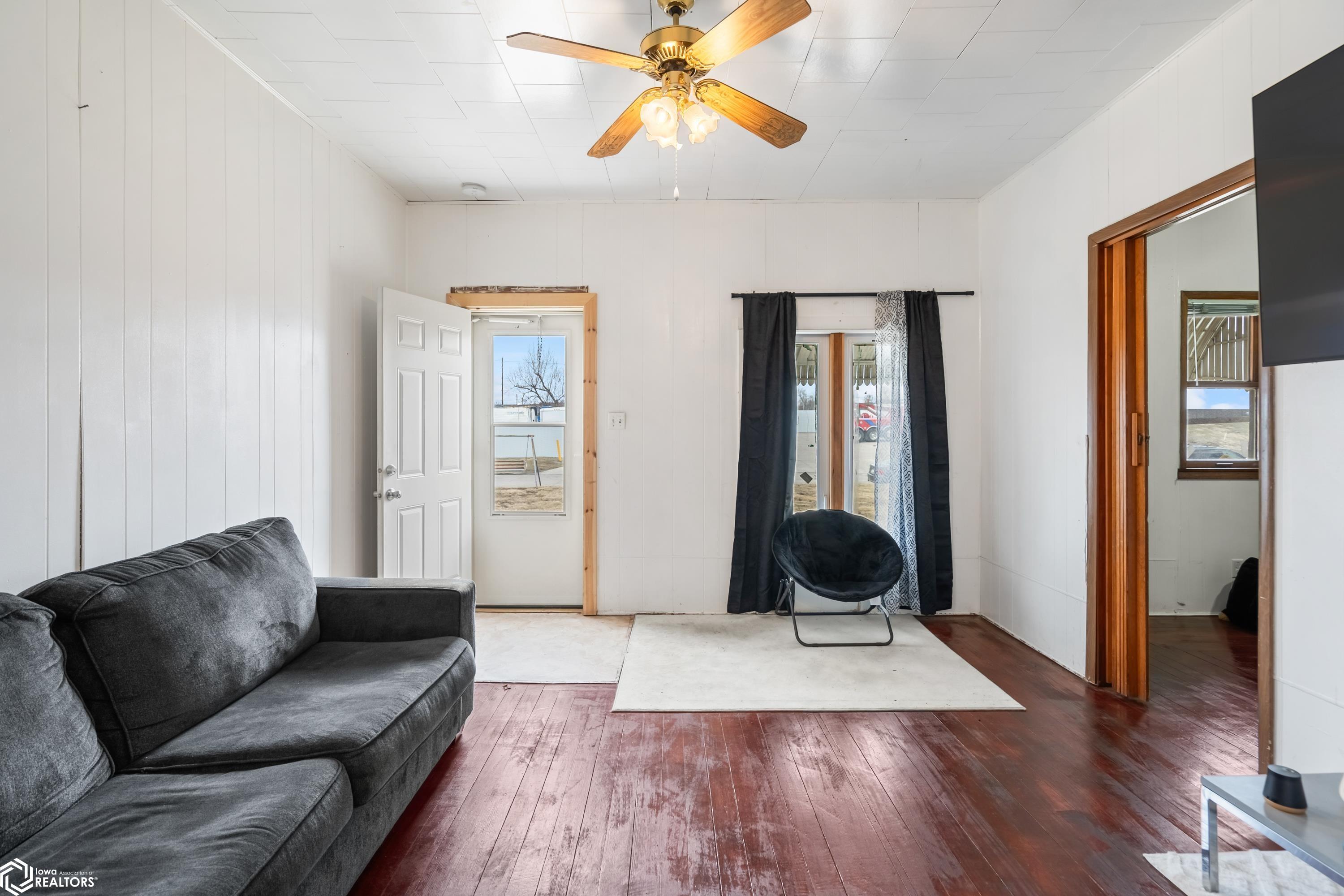 107 N 9th Avenue, Marshalltown, Iowa image 8