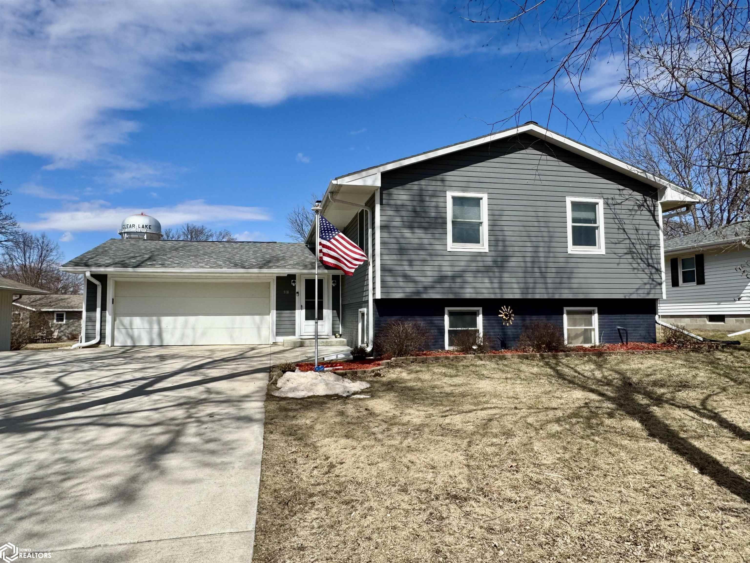 318 26th Ave S, Clear Lake, Iowa image 1