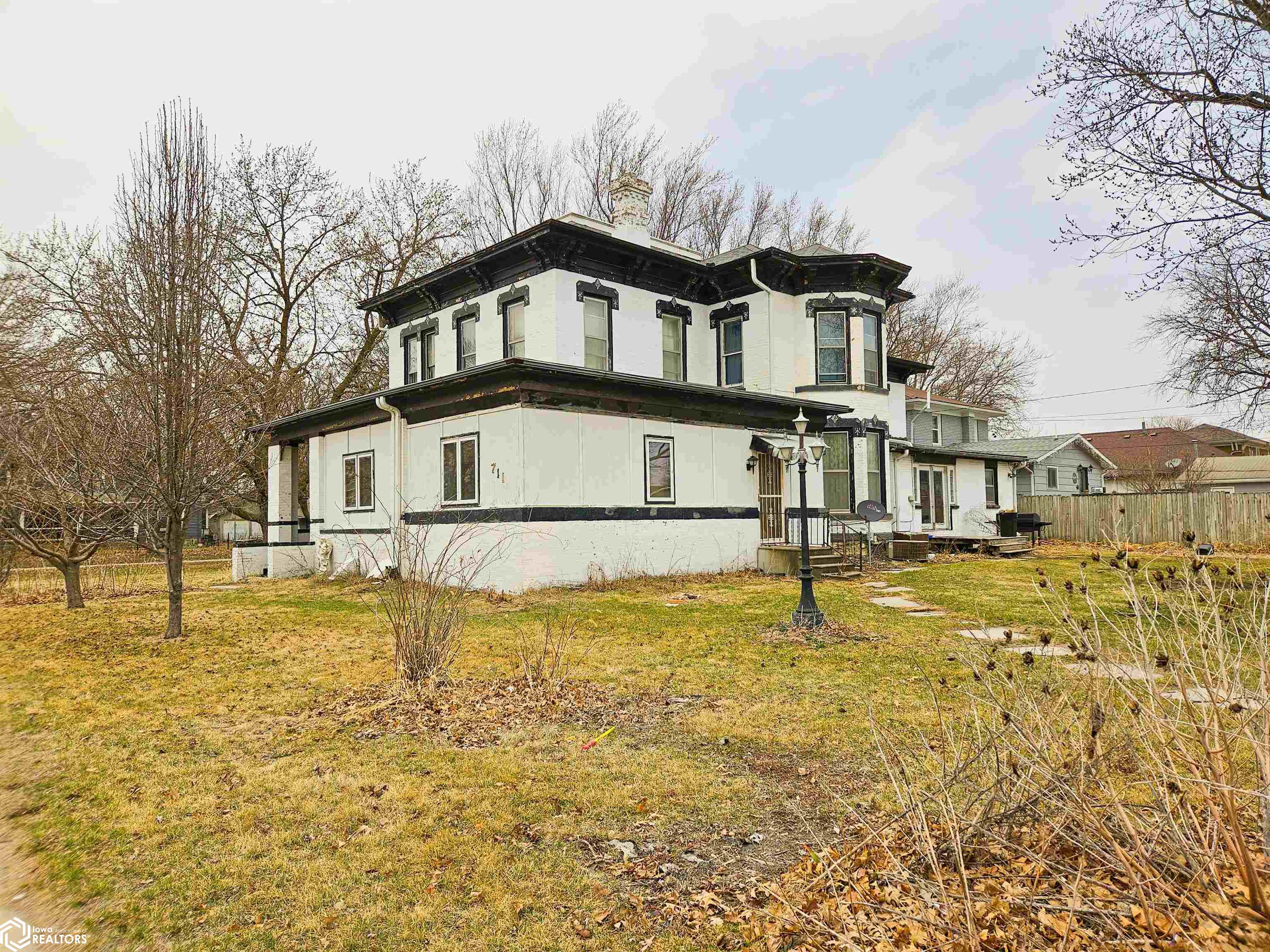 711 W Adams Street, Creston, Iowa image 3