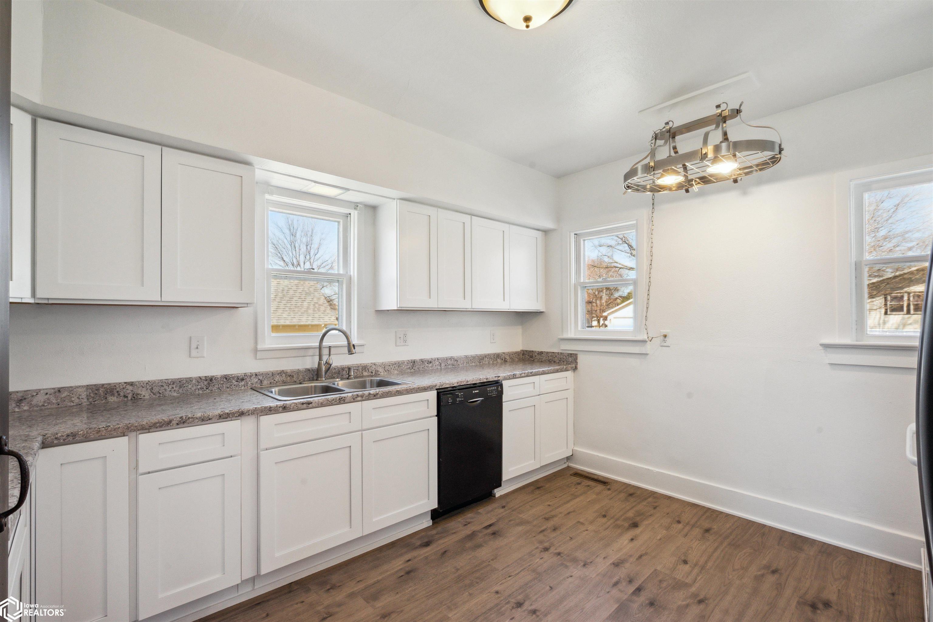 210 3rd Street, Melbourne, Iowa image 12