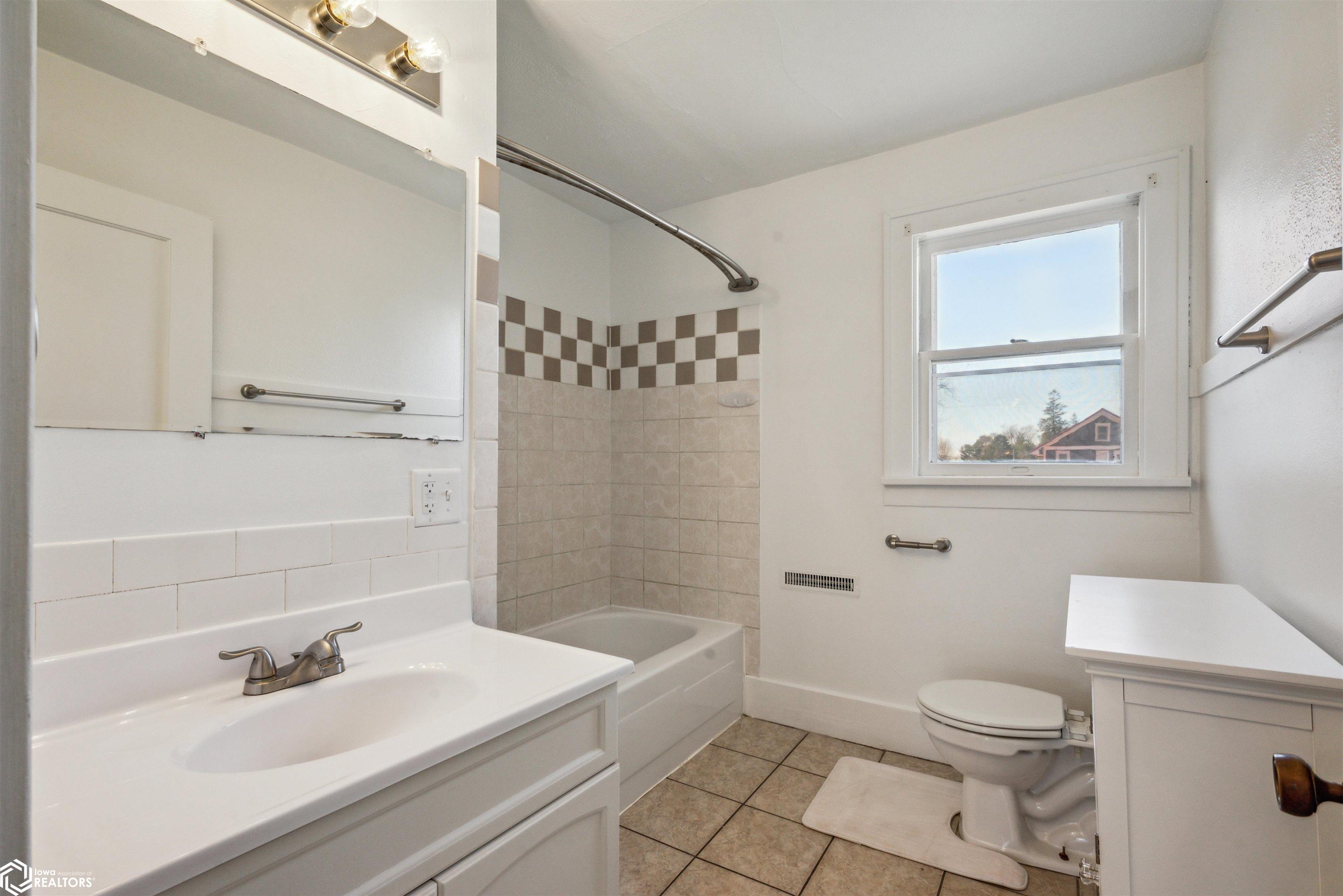 210 3rd Street, Melbourne, Iowa image 24
