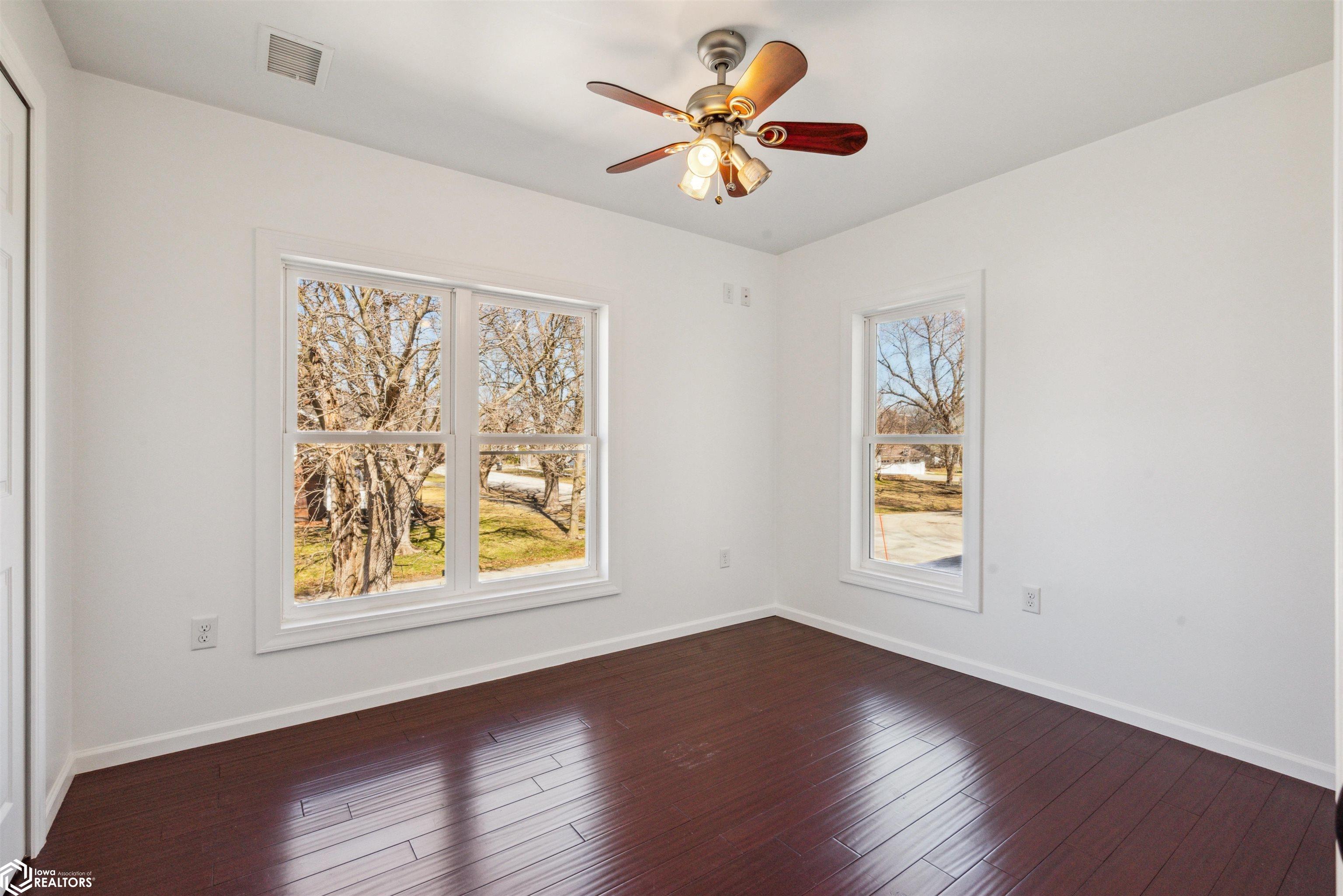 210 3rd Street, Melbourne, Iowa image 25
