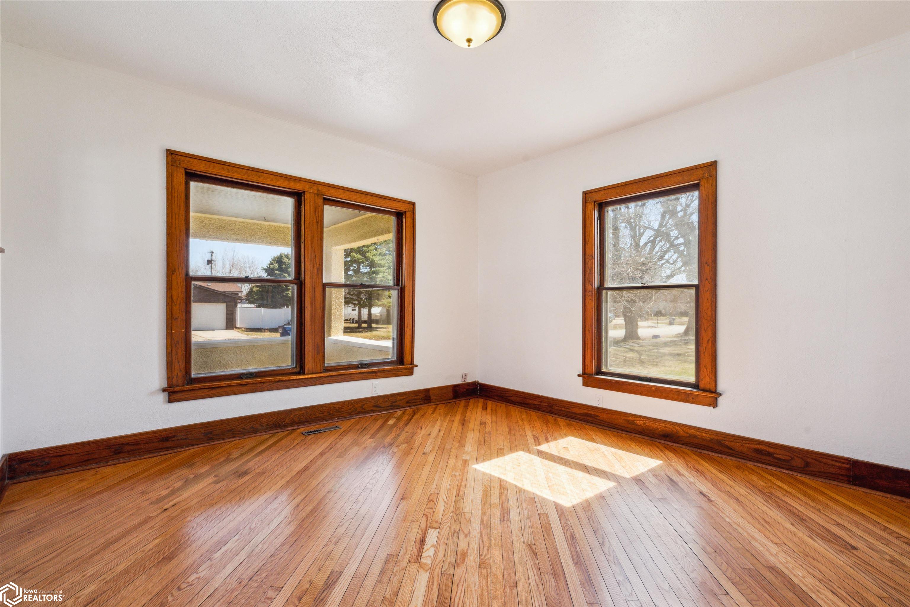 210 3rd Street, Melbourne, Iowa image 6