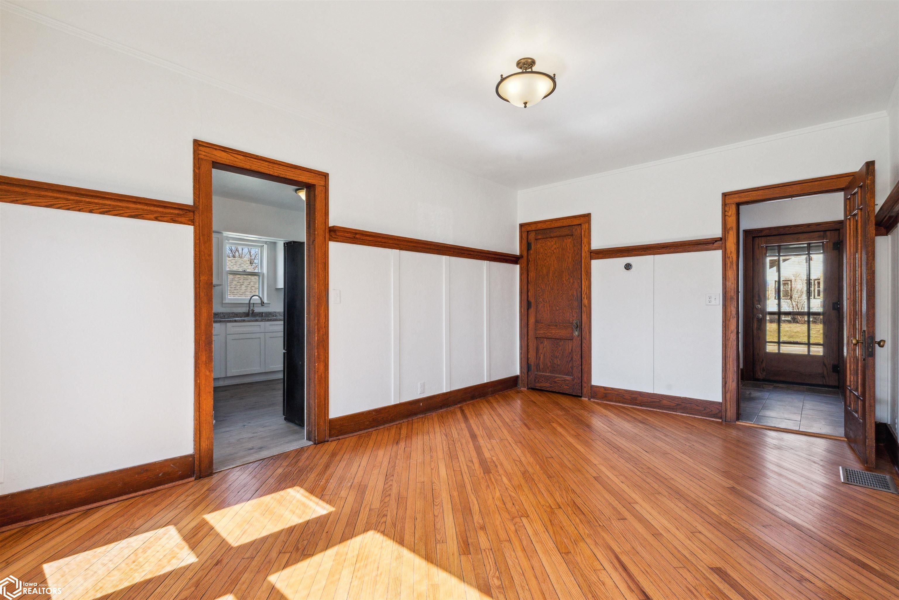 210 3rd Street, Melbourne, Iowa image 10