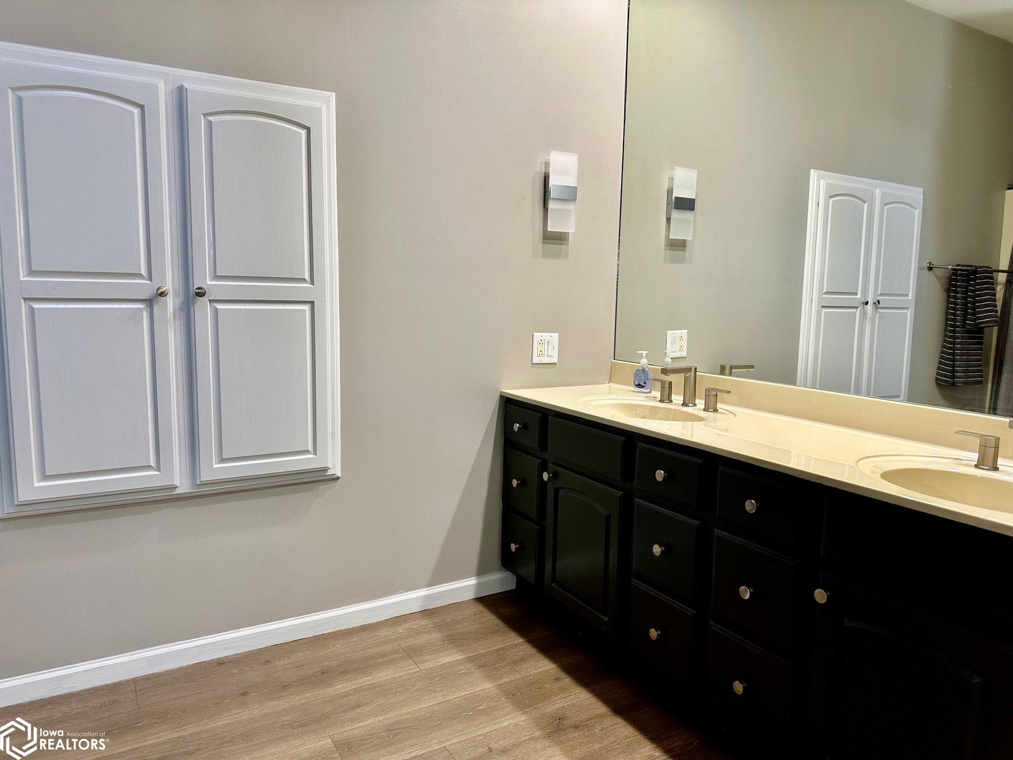 5568 Oak Hills Drive, Burlington, Iowa image 13