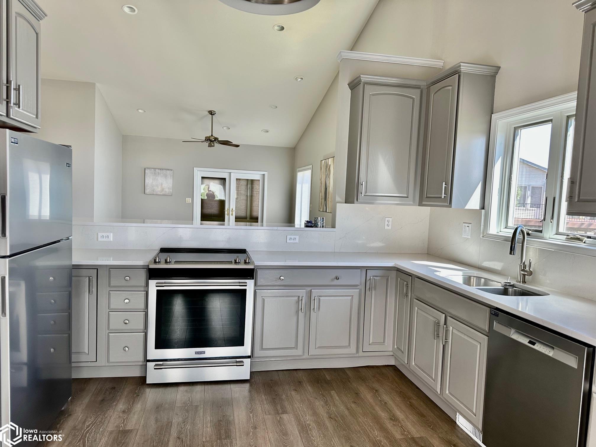5568 Oak Hills Drive, Burlington, Iowa image 3