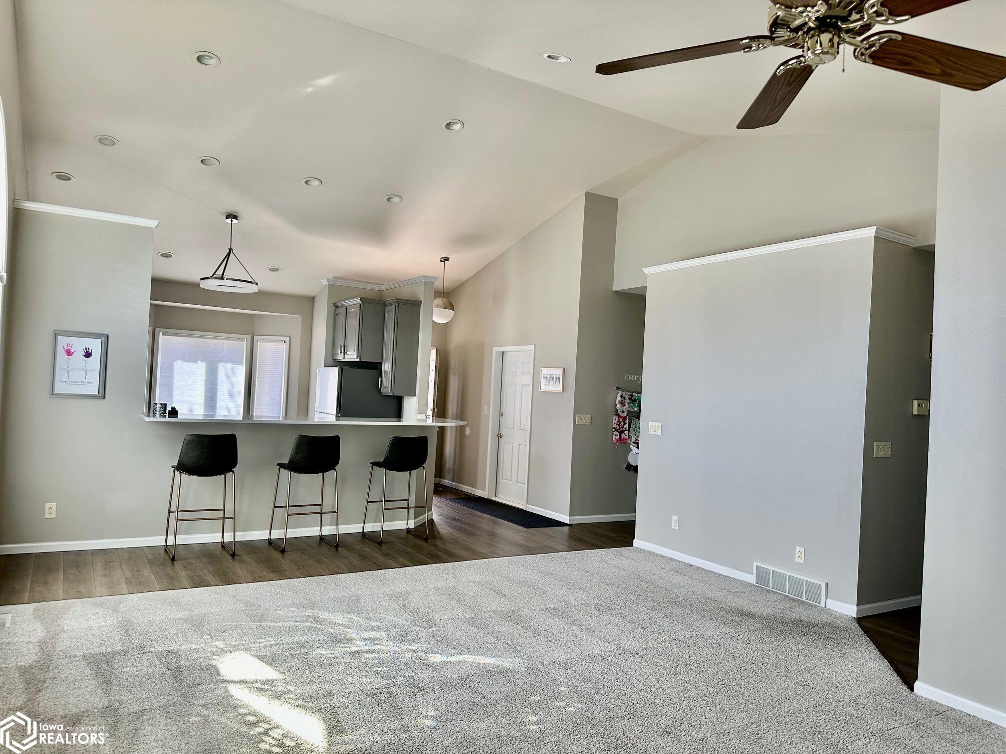 5568 Oak Hills Drive, Burlington, Iowa image 9