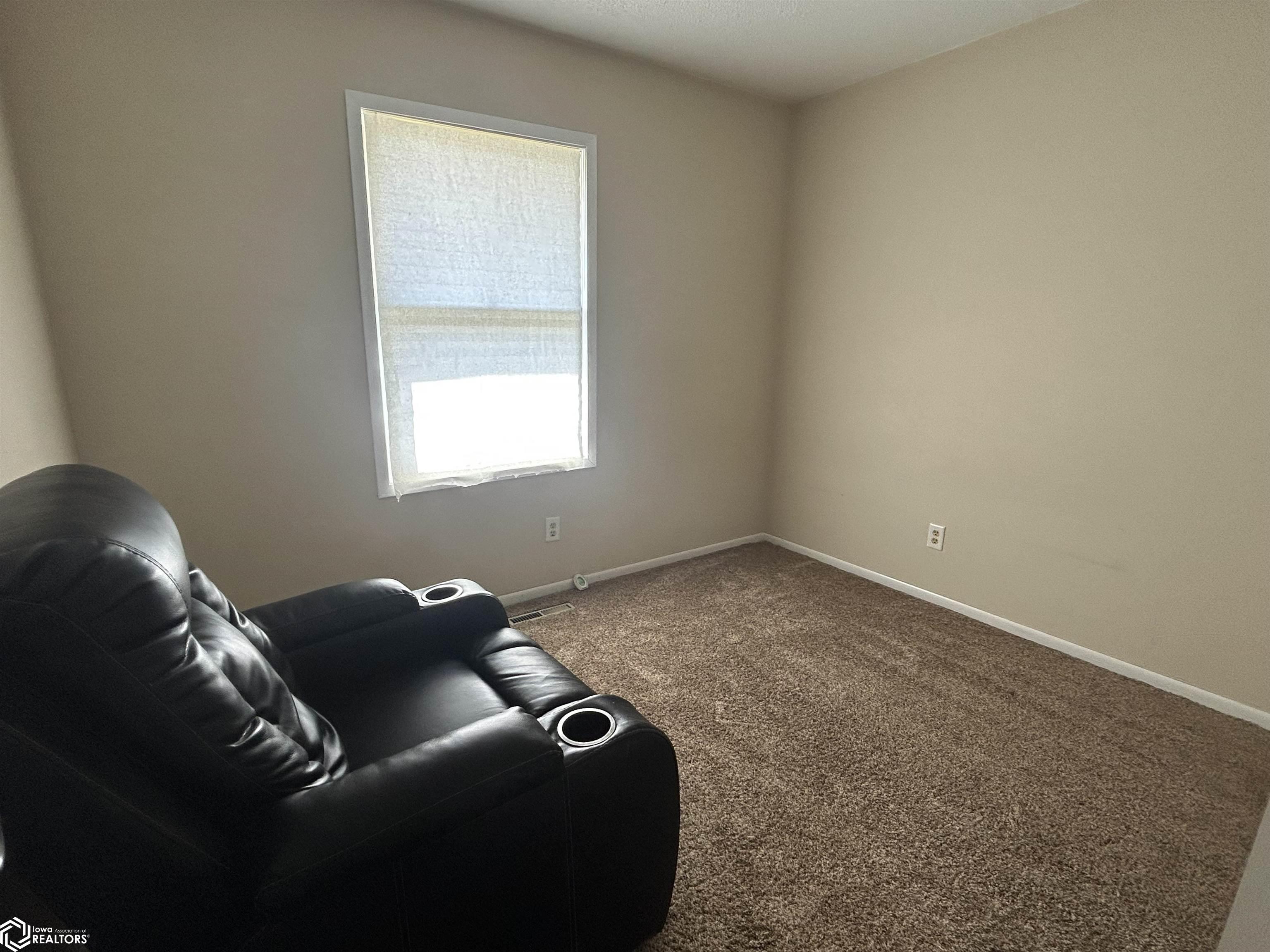 214 Plaza Heights Road, Marshalltown, Iowa image 11