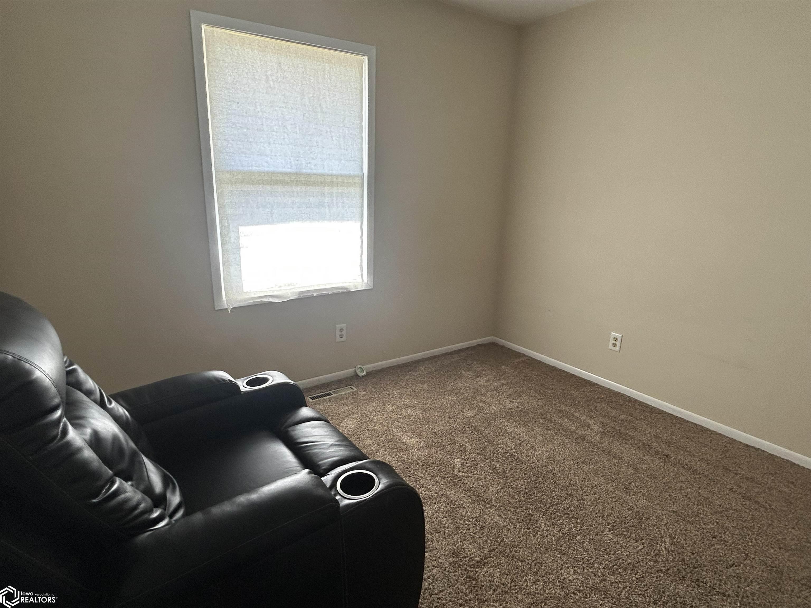214 Plaza Heights Road, Marshalltown, Iowa image 12