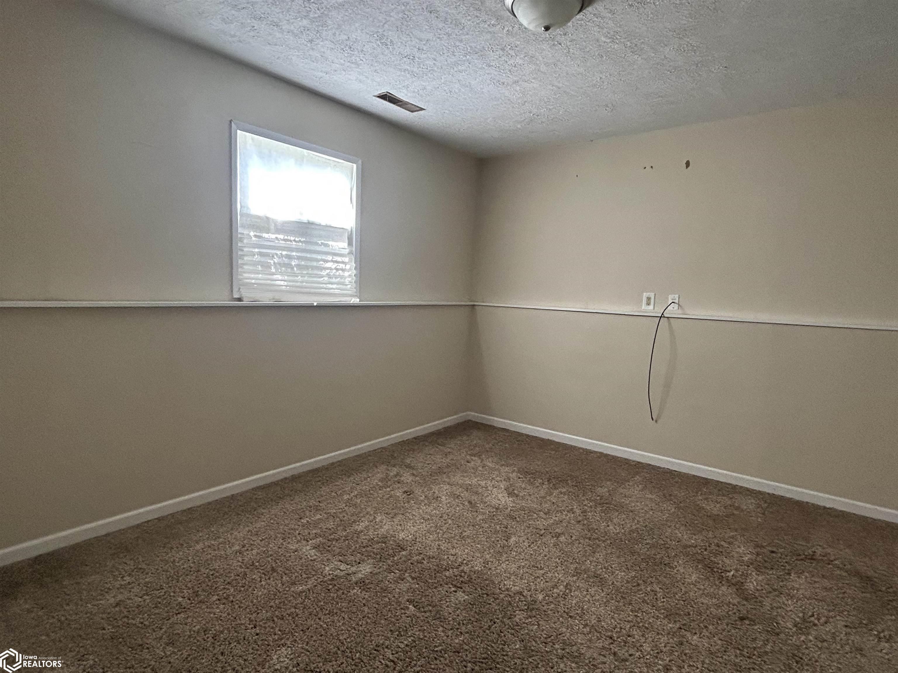 214 Plaza Heights Road, Marshalltown, Iowa image 16