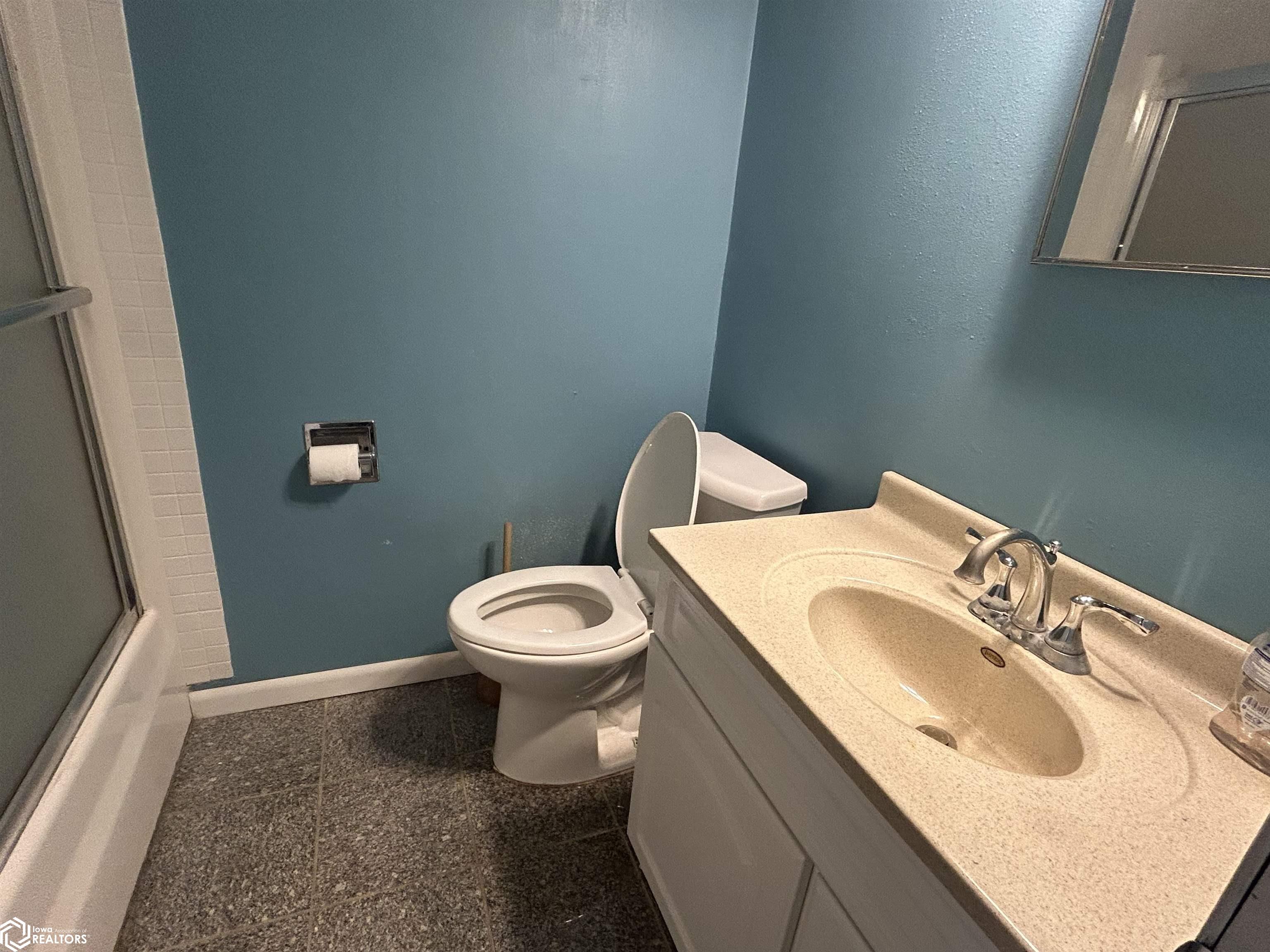 214 Plaza Heights Road, Marshalltown, Iowa image 6