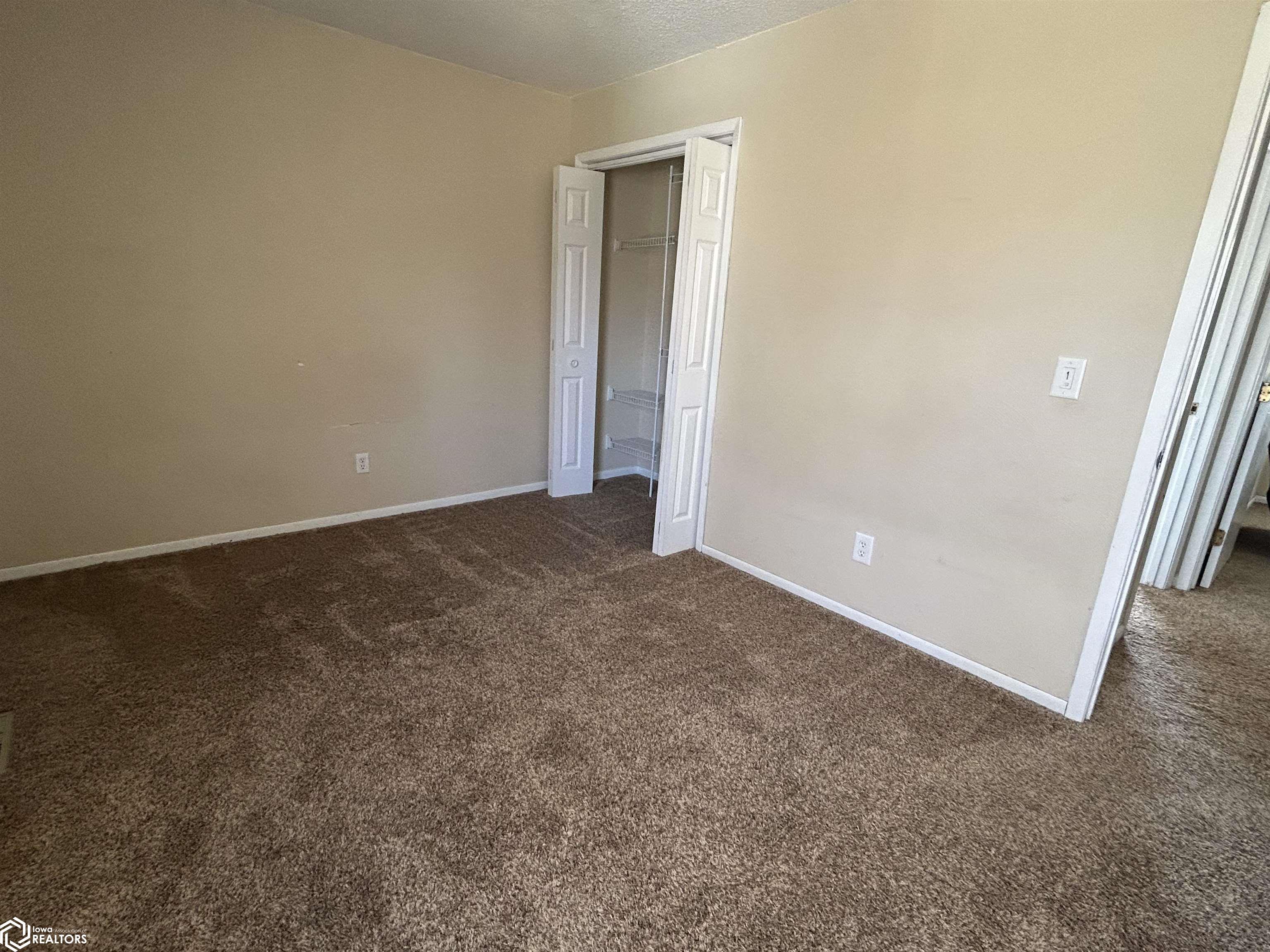 214 Plaza Heights Road, Marshalltown, Iowa image 8
