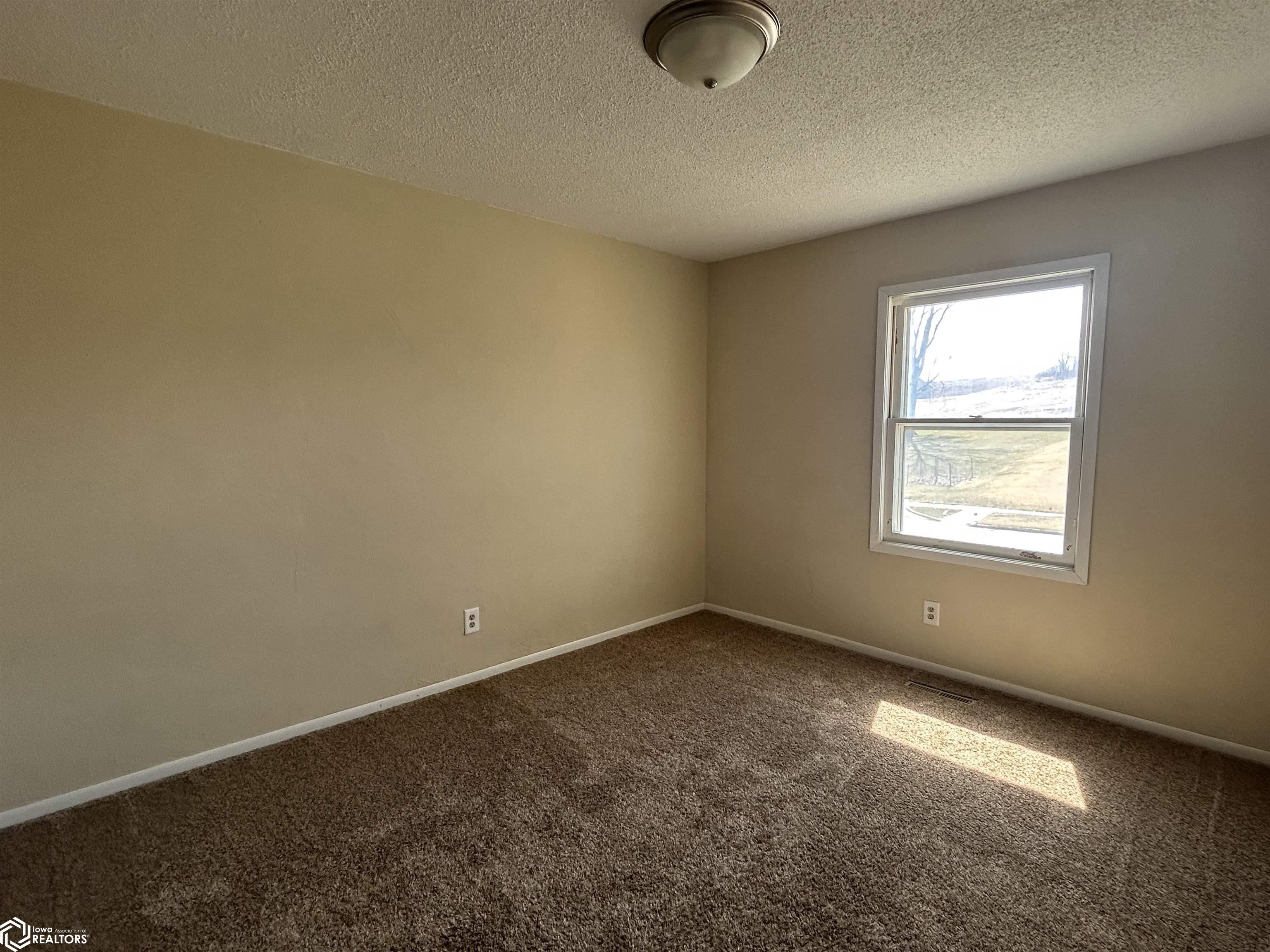 214 Plaza Heights Road, Marshalltown, Iowa image 10
