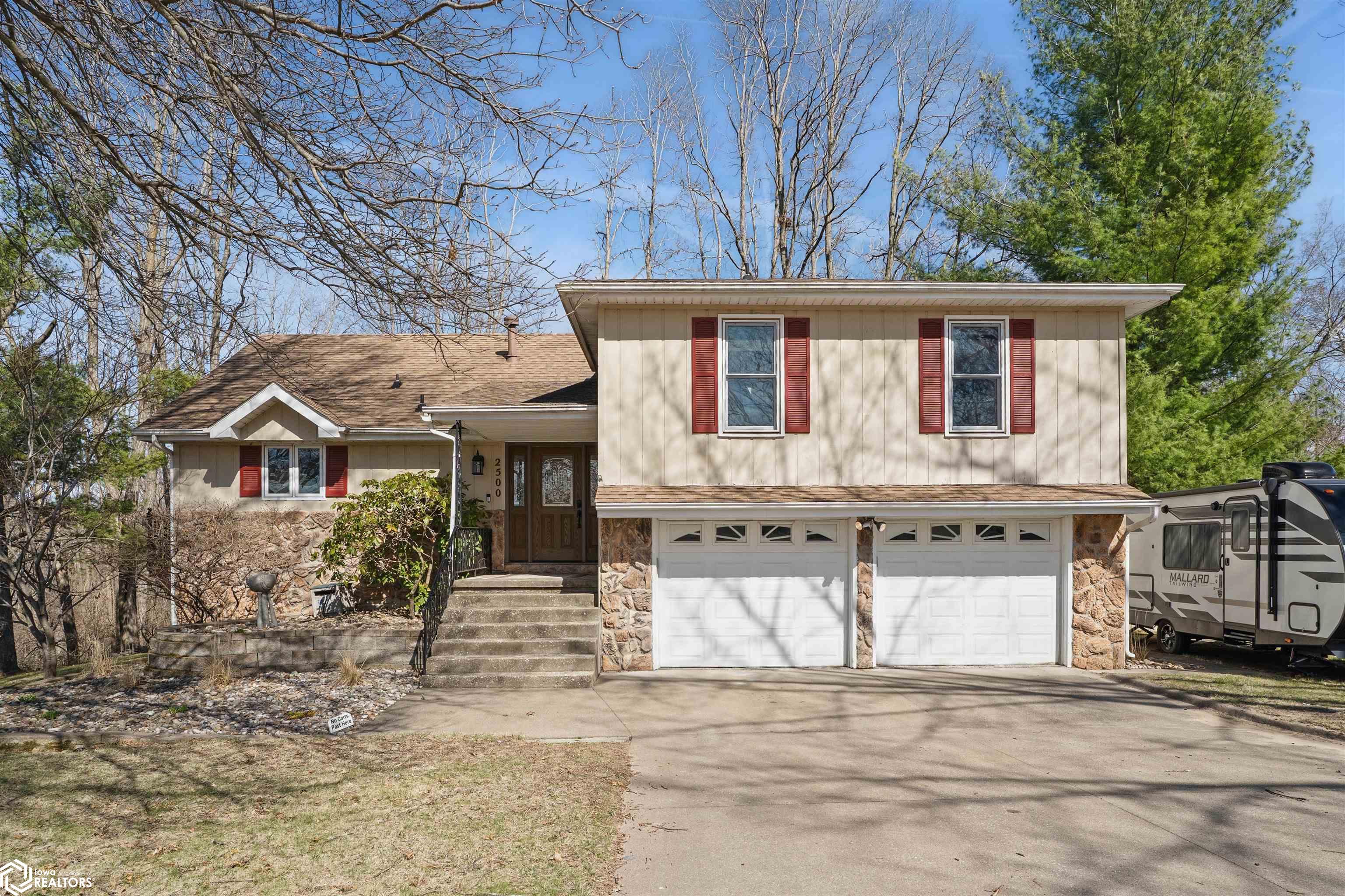 2500 Sunrise Lane, Burlington, Iowa image 1