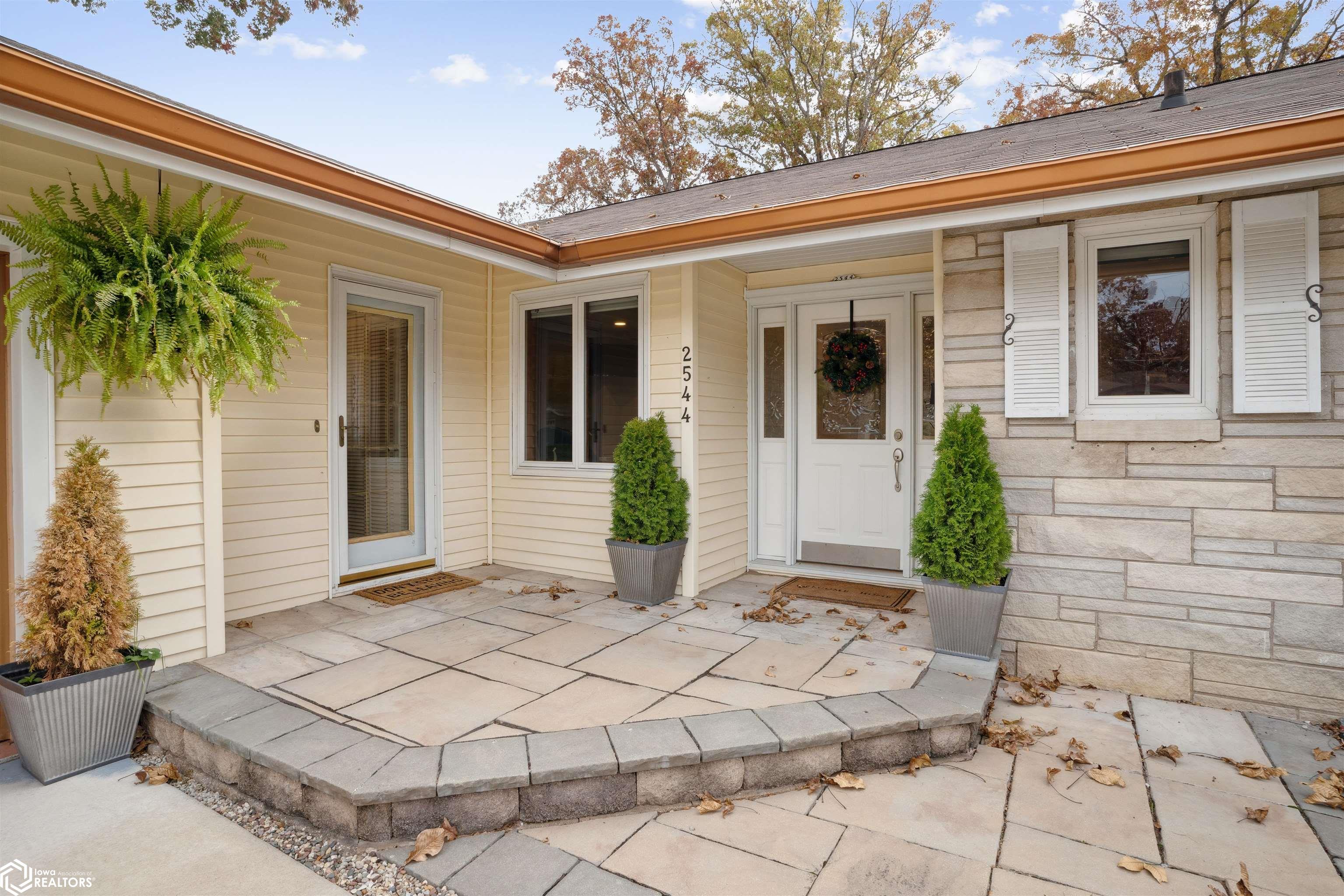 2544 Surrey Road, Burlington, Iowa image 2