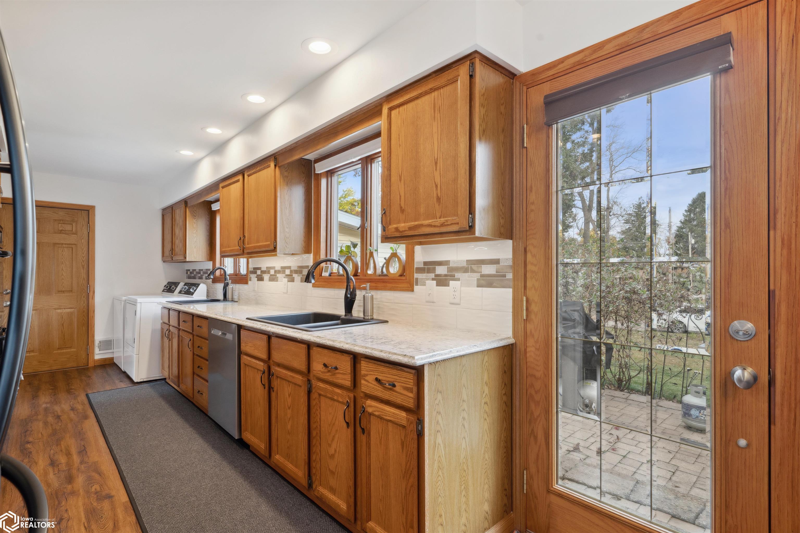 2544 Surrey Road, Burlington, Iowa image 11