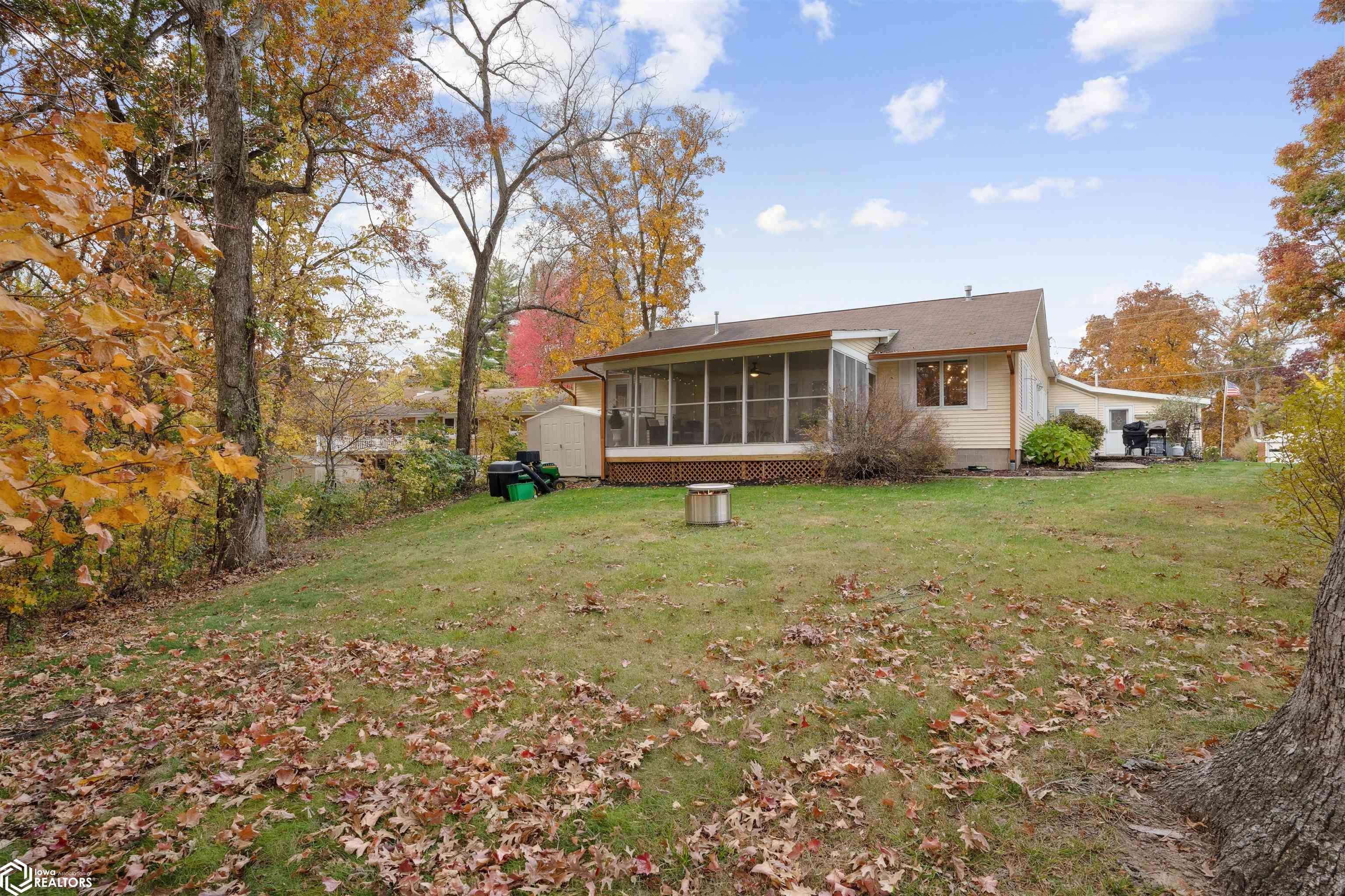 2544 Surrey Road, Burlington, Iowa image 5