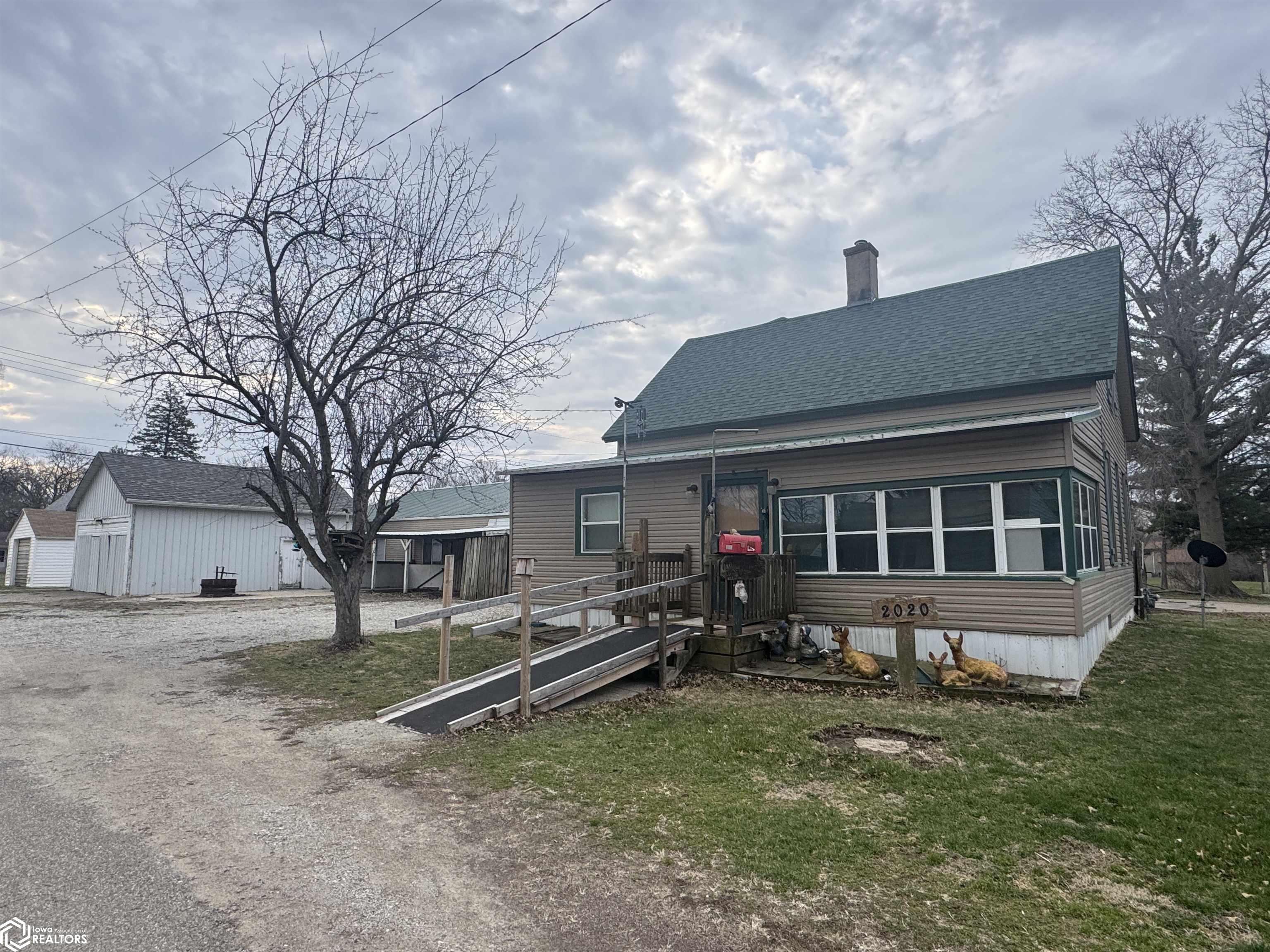 2020 Baumberger Street, Burlington, Iowa image 1