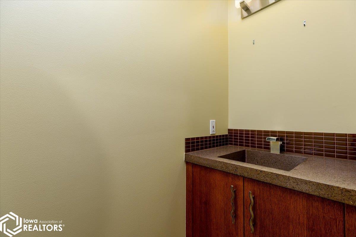 7230 Hyperion Pointe Drive, Johnston, Iowa image 16