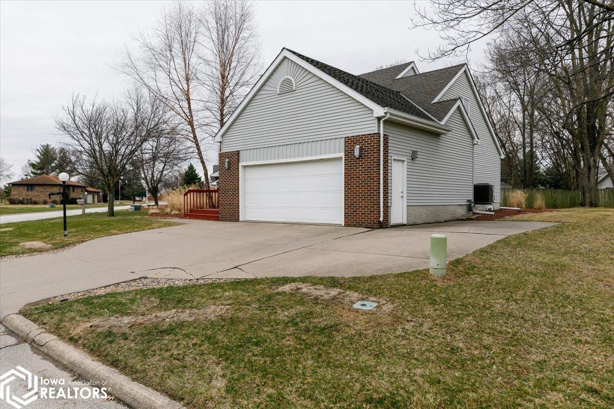 7230 Hyperion Pointe Drive, Johnston, Iowa image 3