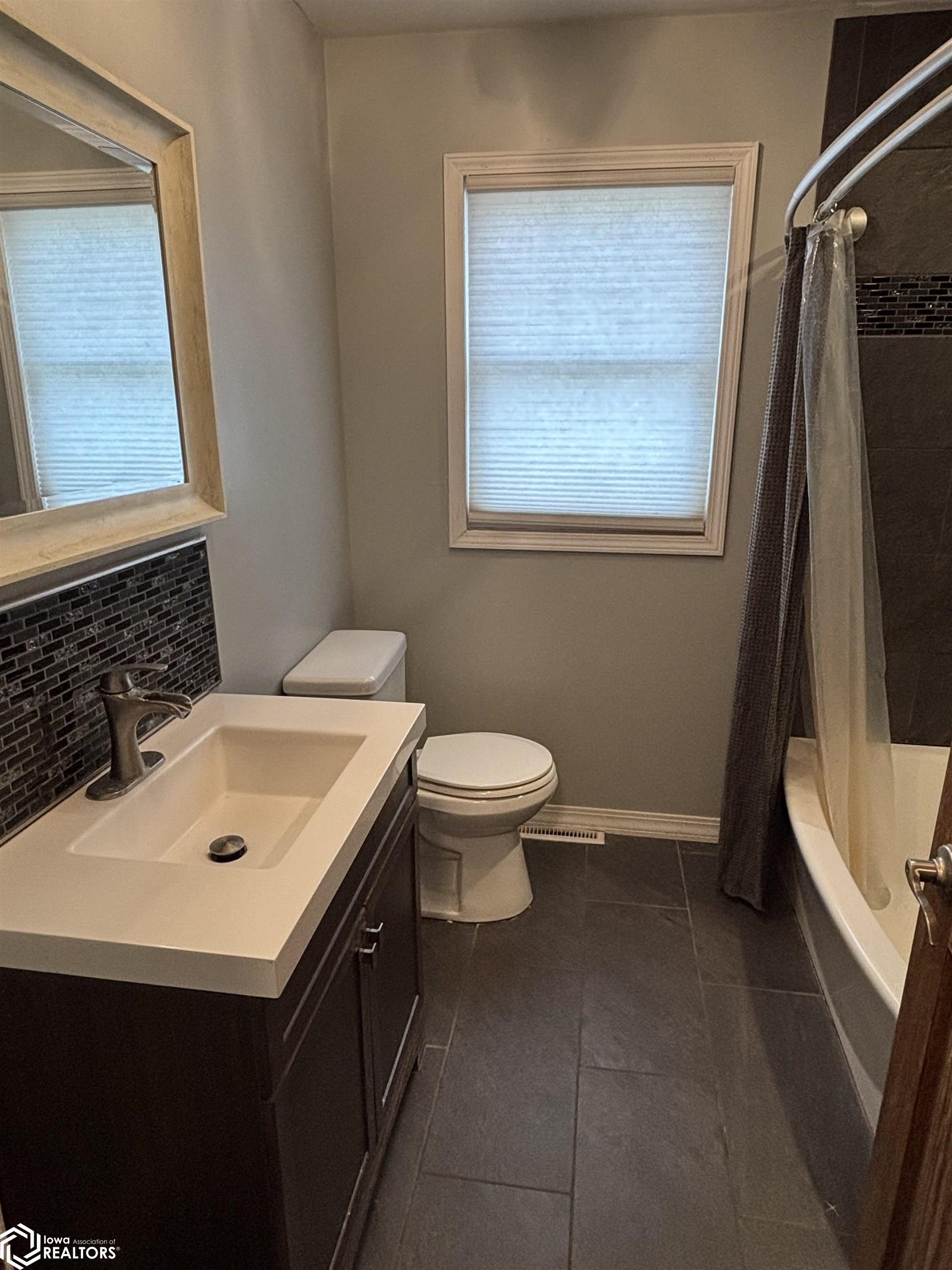 205 E Fillmore Avenue, Fairfield, Iowa image 24