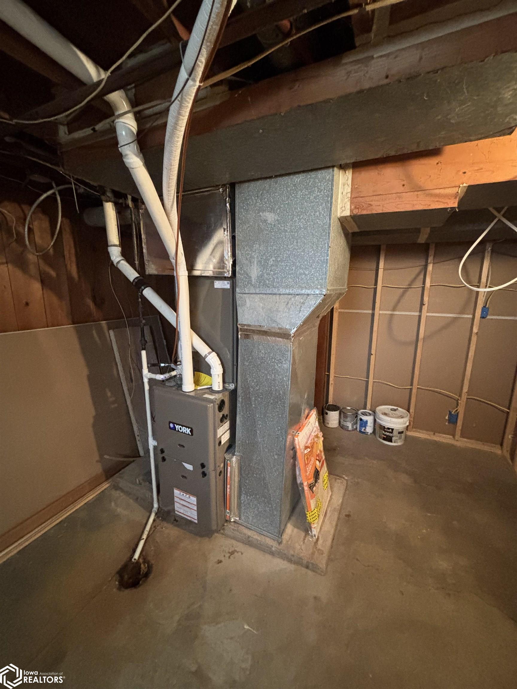 205 E Fillmore Avenue, Fairfield, Iowa image 31