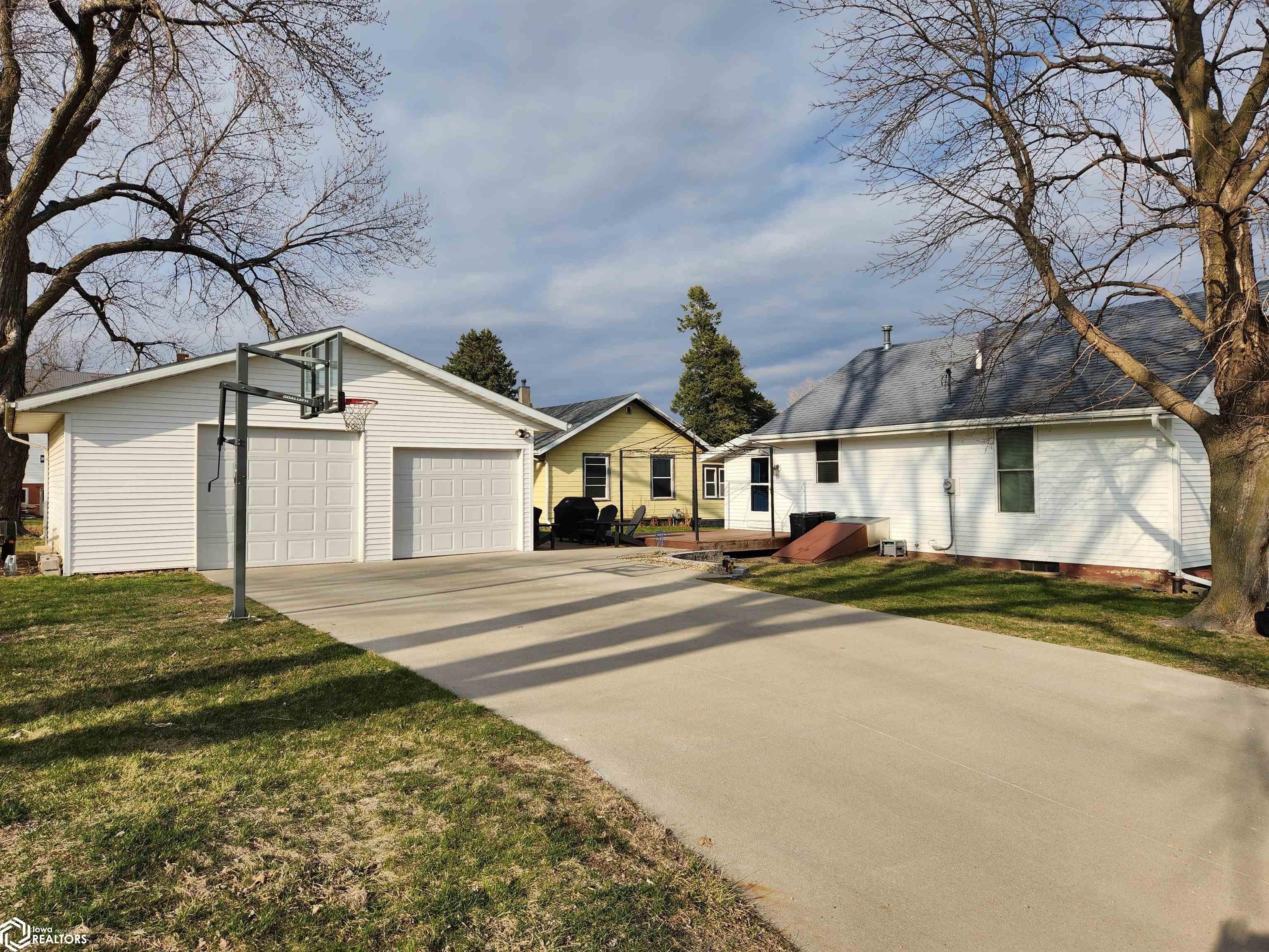 201 C Street, Toledo, Iowa image 1