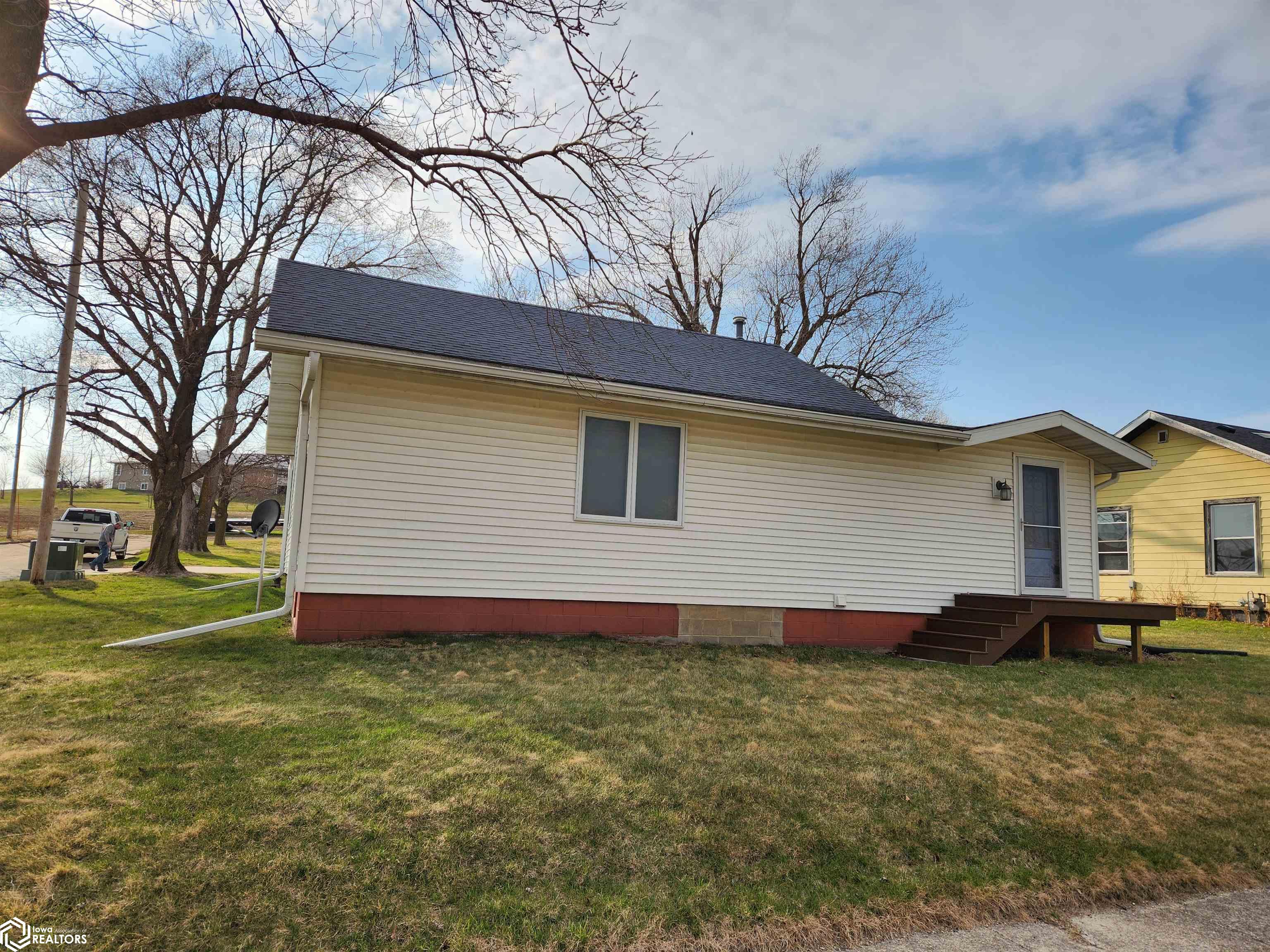 201 C Street, Toledo, Iowa image 2