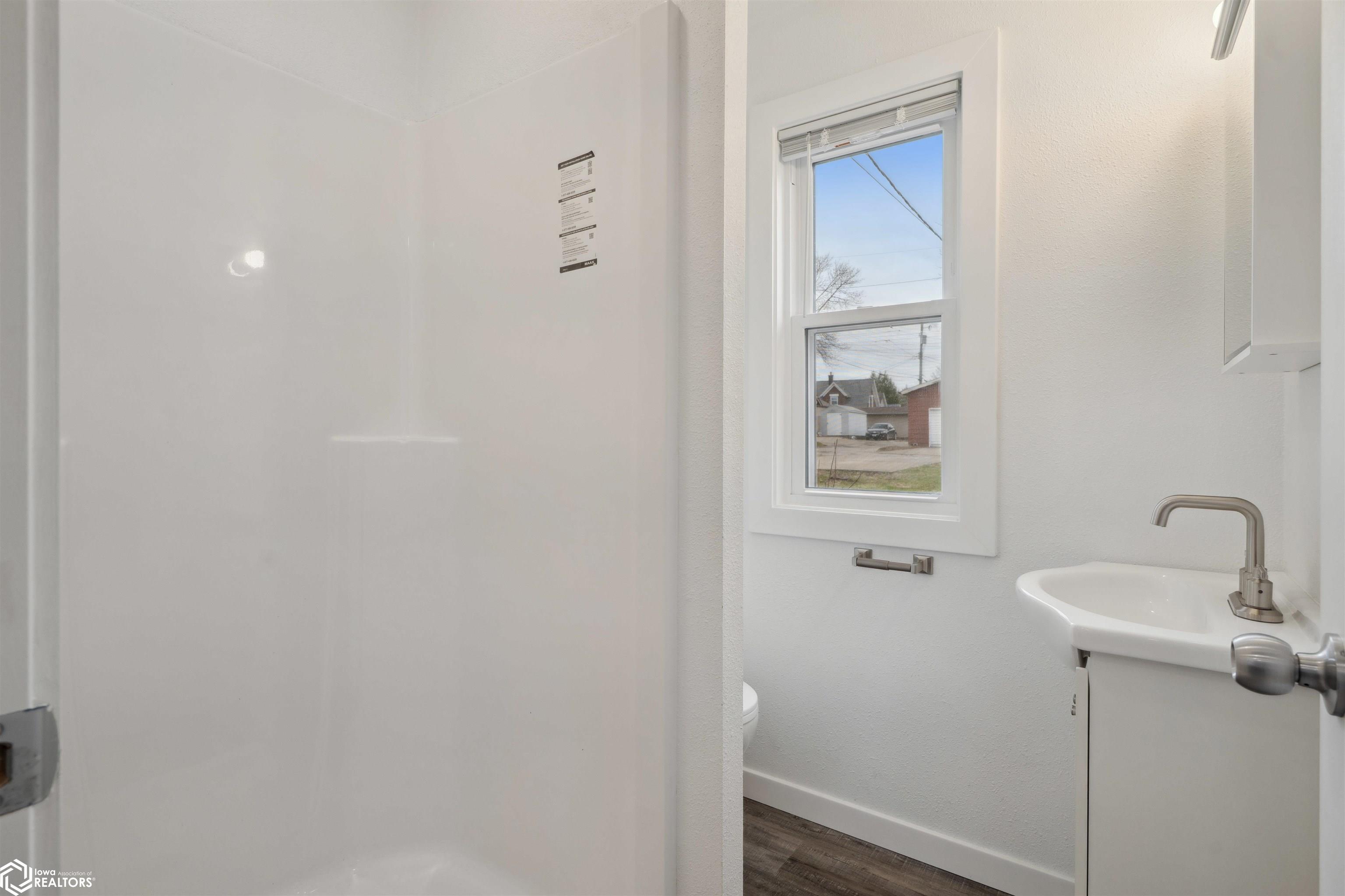 1451 Cleveland Avenue, Burlington, Iowa image 13