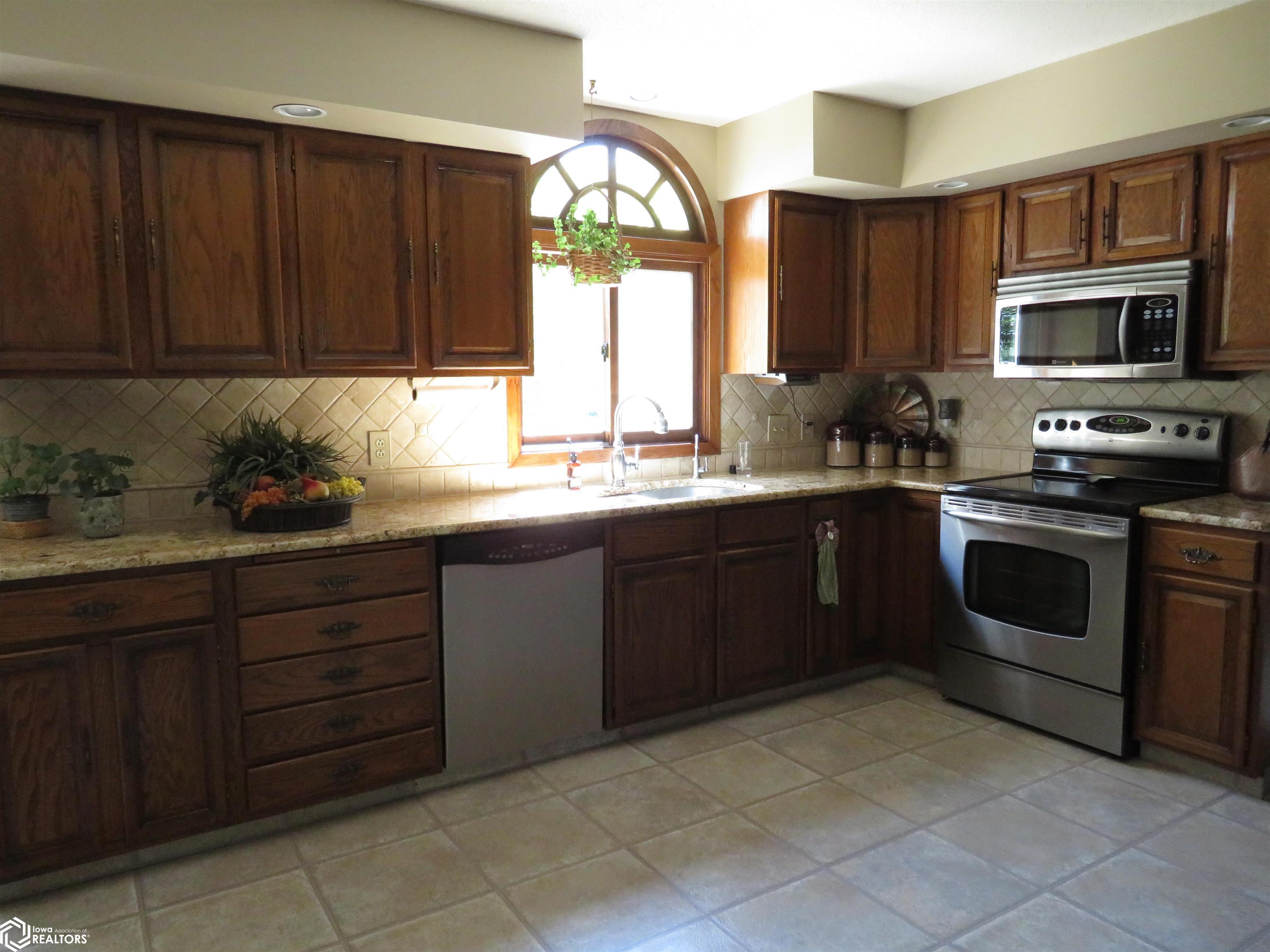 820 Cedar Drive, Clarion, Iowa image 12