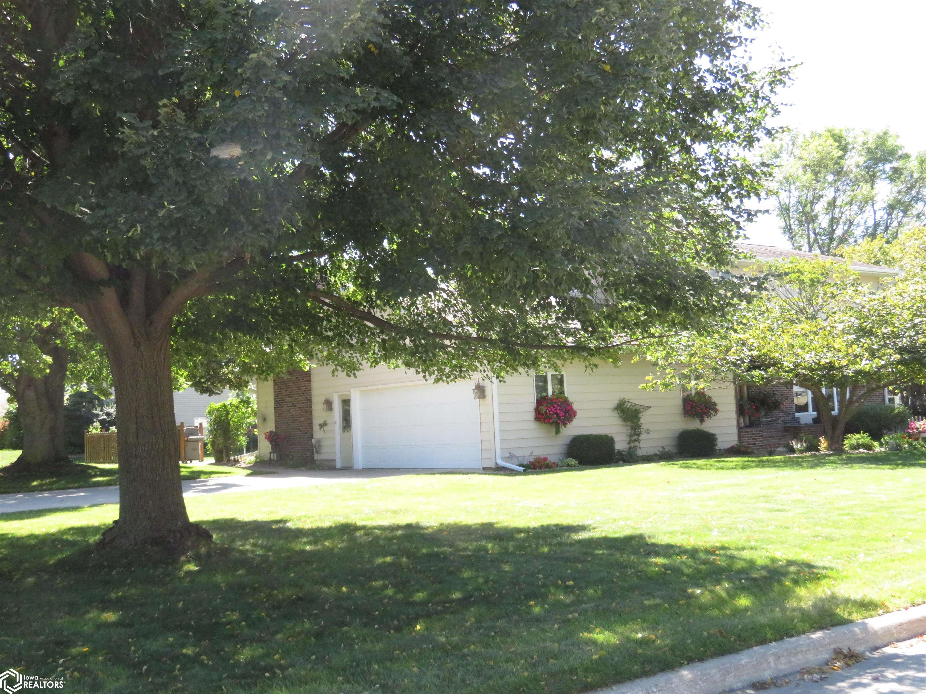 820 Cedar Drive, Clarion, Iowa image 4